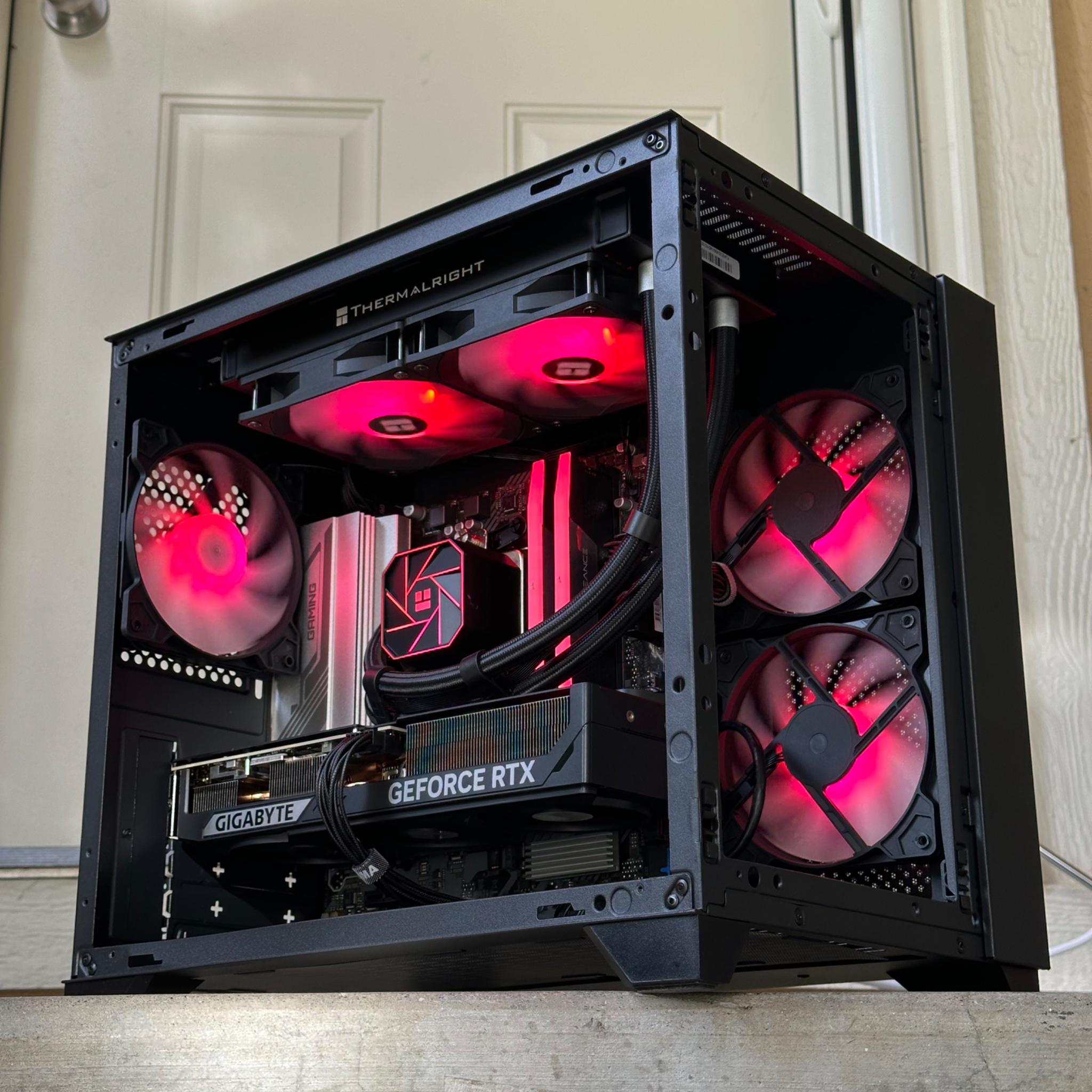 Ryzen 7 8700F • Rtx 5070 • 32GB DDR5 • 1TB nvme