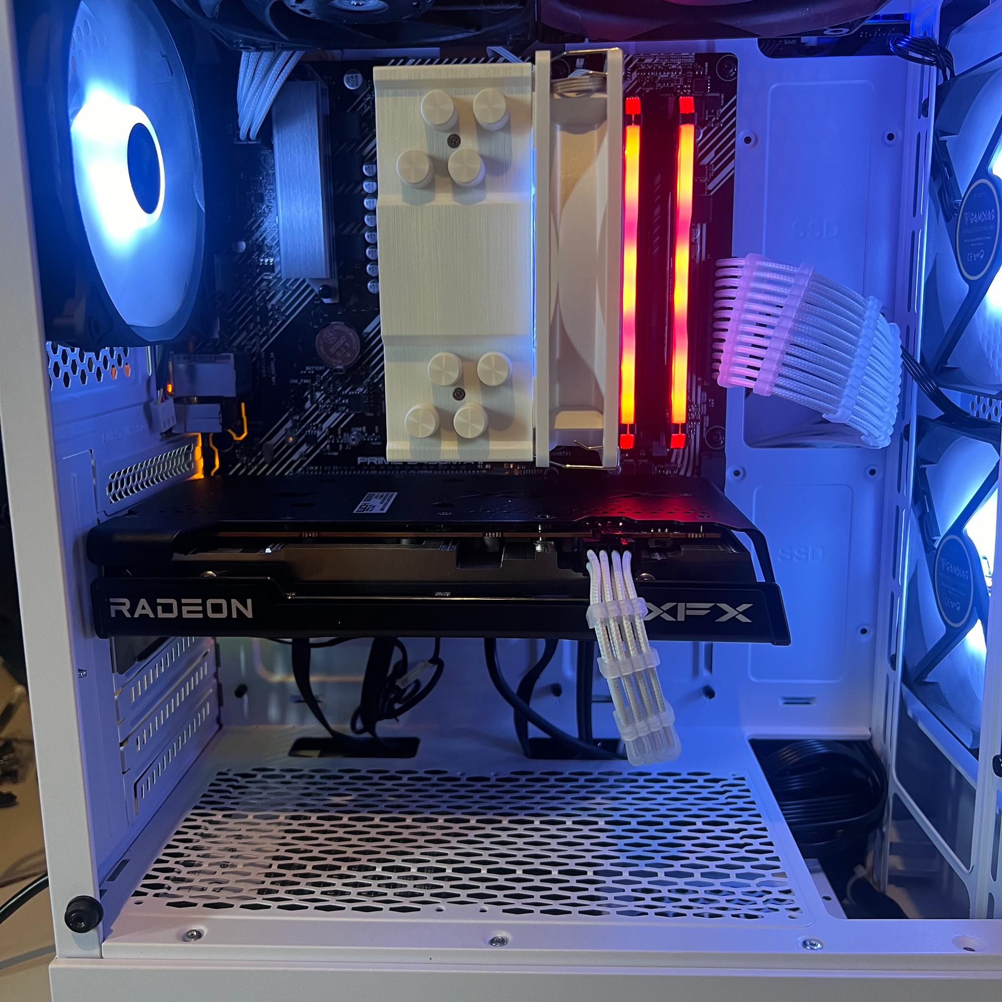 White ❄️ Gaming PC | Ryzen 5 3600 | RX 6650XT | 32GB RAM | 1TB SSD | Windows 11 Pro