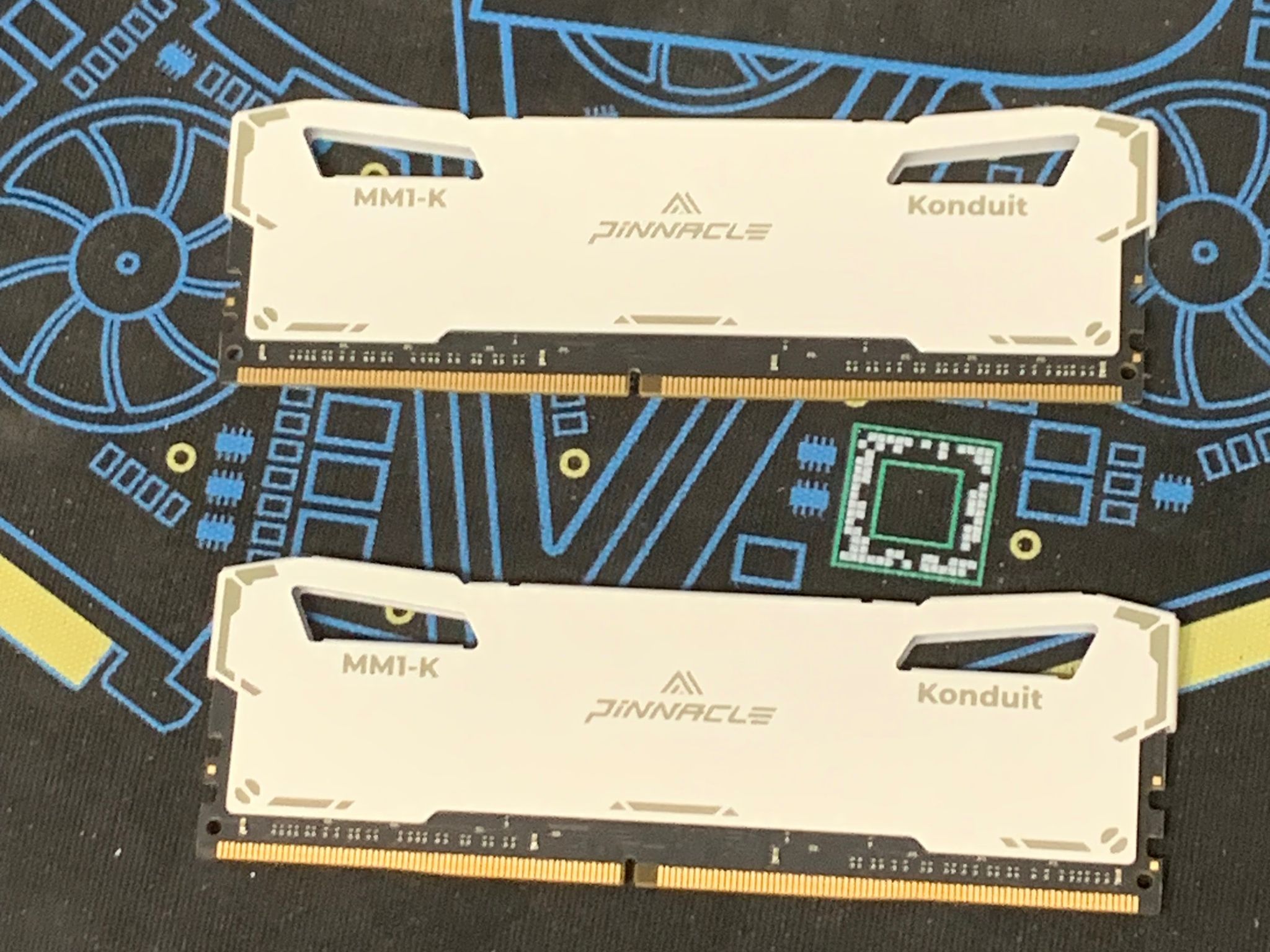 Used Excellent Condition 32GB DDR4 Pinnacle Konduit RAM