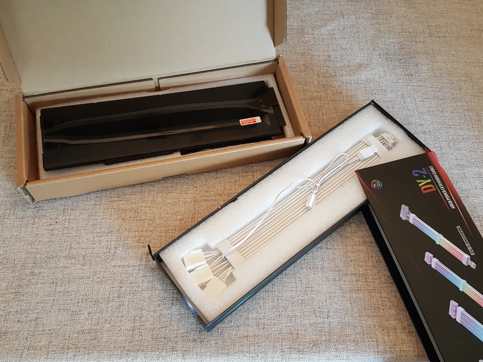 12VHPWR (12+4 pin) ARGB Strimmer cable + HYTE Y60 LCD DISPLAY 12.6in BRAND NEW + Lian Li Strimmer