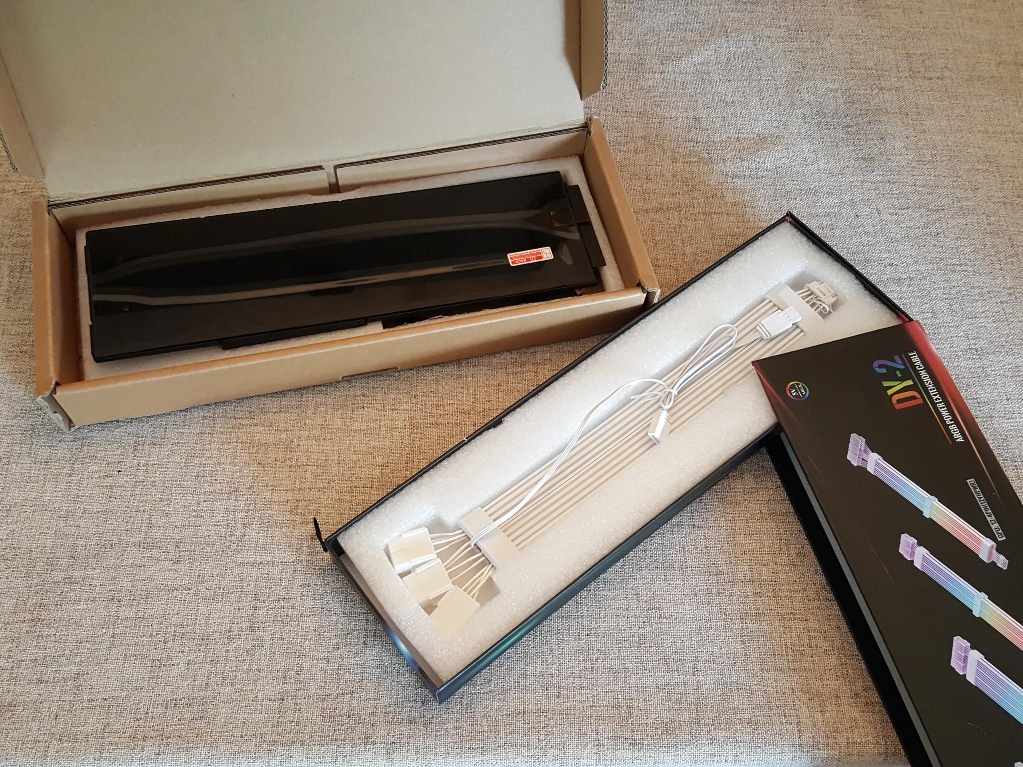 12VHPWR (12+4 pin) ARGB Strimmer cable + HYTE Y60 LCD DISPLAY 12.6in BRAND NEW + Lian Li Strimmer