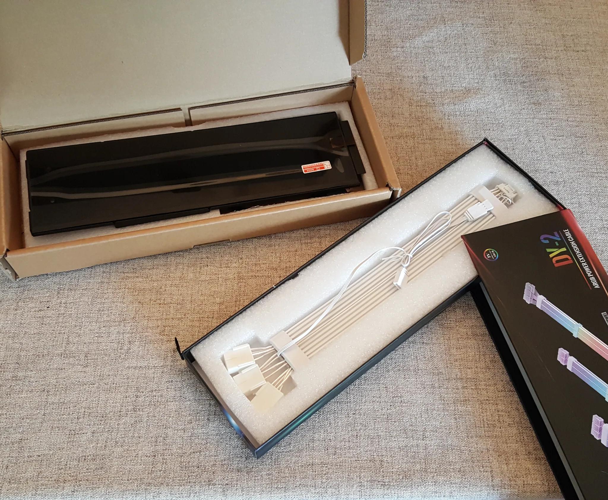 12VHPWR (12+4 pin) ARGB Strimmer cable + HYTE Y60 LCD DISPLAY 12.6in BRAND NEW + Lian Li Strimmer