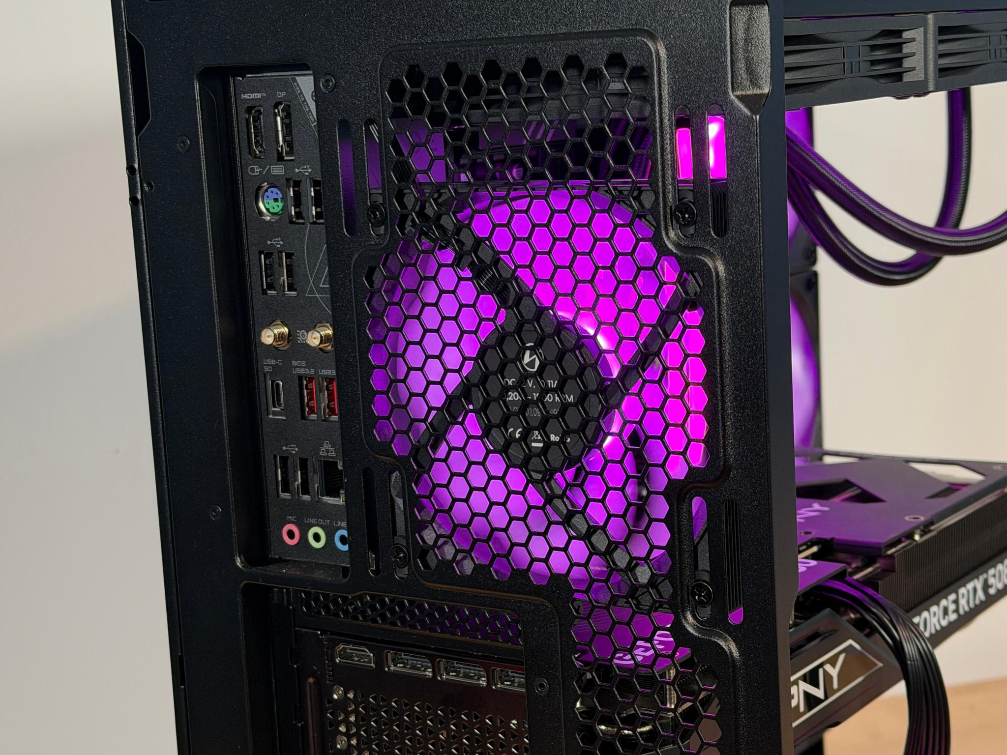 GeForce RTX 5080 - Ryzen 7 9800X3D Gaming PC