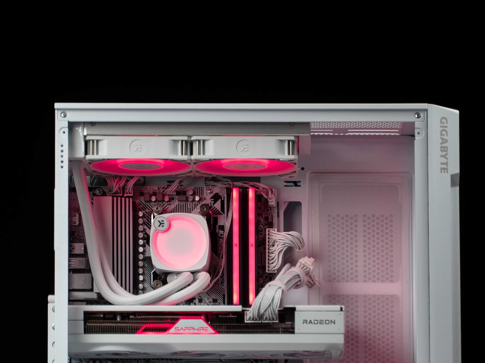 \ WF-52 / RX 7700 XT Ryzen 5 9600X 2.5TB 32GB DDR5 Windows 11 Gaming PC