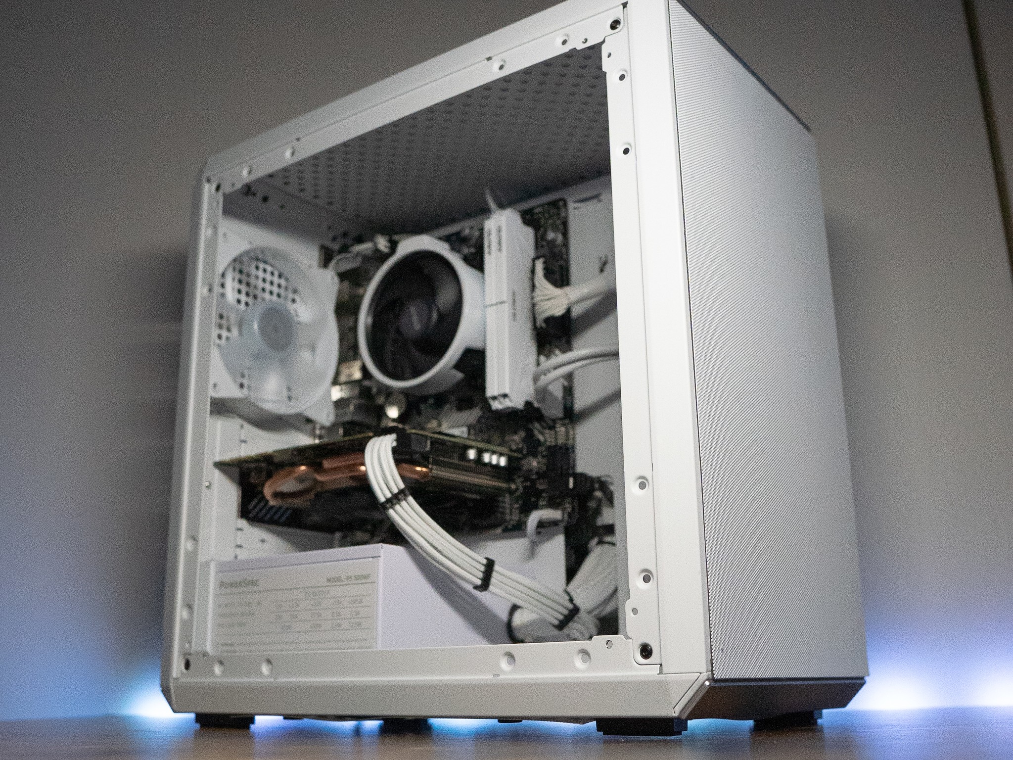 🌨🌨 | GTX 1080 8GB | RYZEN 5 1600X | 16GB DDR4 RAM | 2TB | Arctic Chill