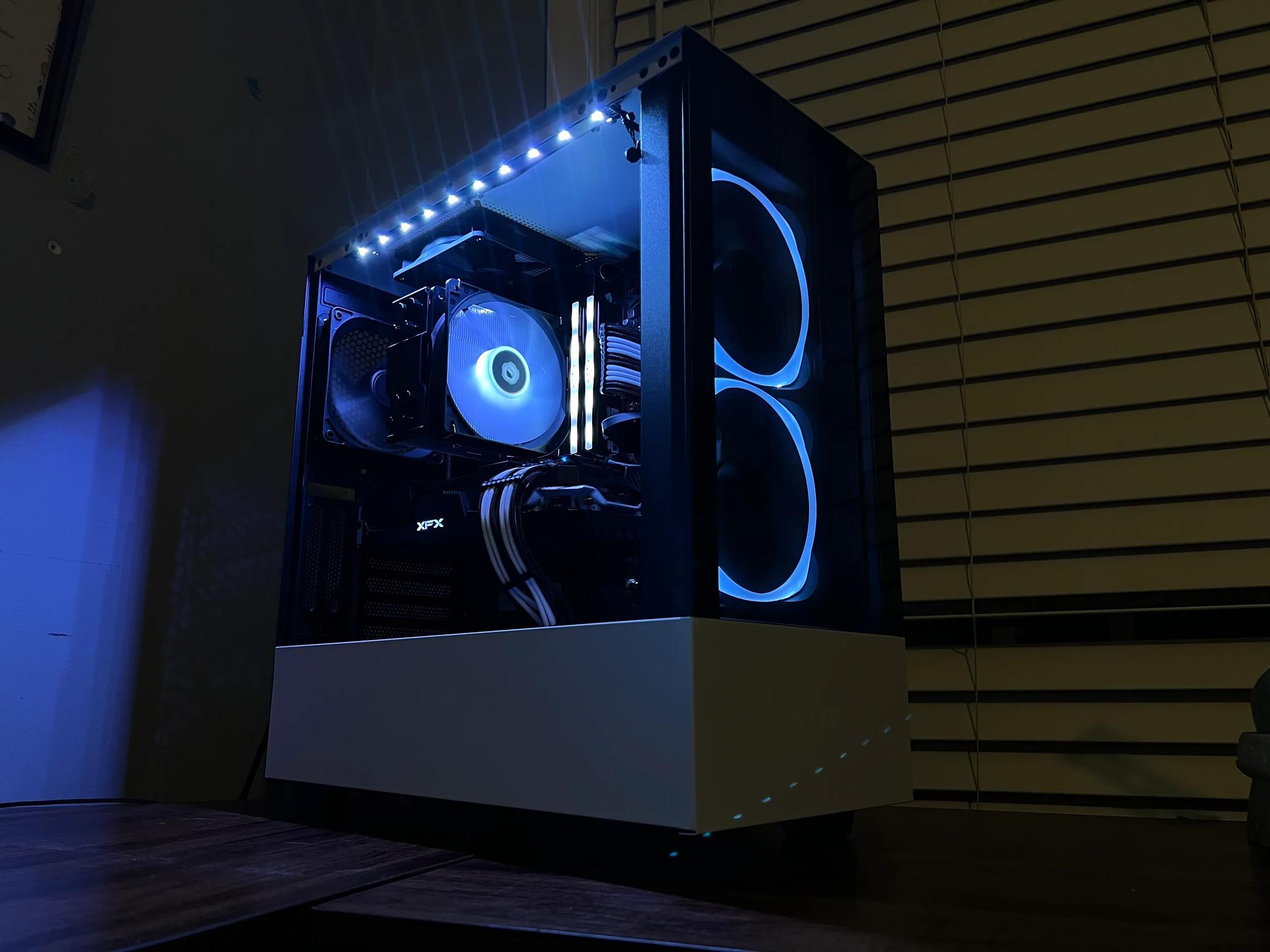 Whiteline: i5-10400, RX 5700xt Gaming PC
