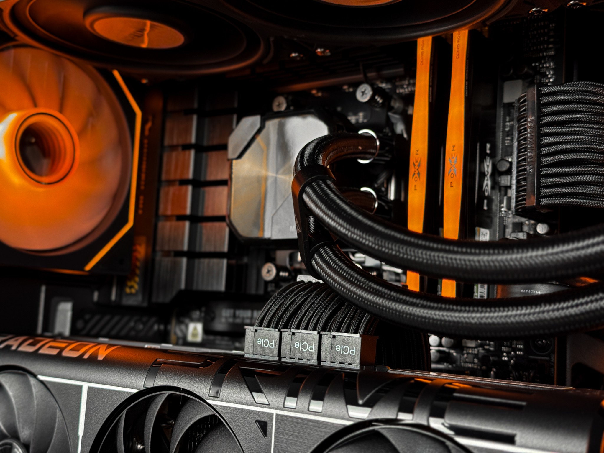 Blackout High-End Gaming PC – Ryzen 7 7800X3D, RX 9070XT, 64GB DDR5, 2TB NVMe SSD