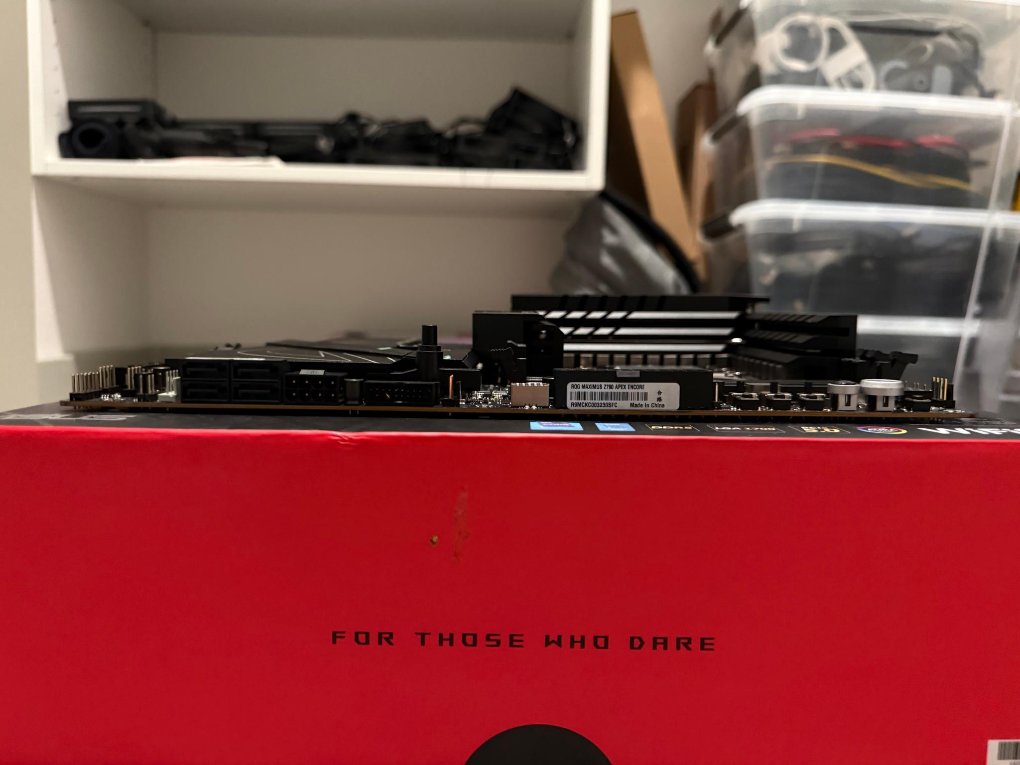 ASUS ROG Maximus Z790 Apex Encore + Intel i9 14900k