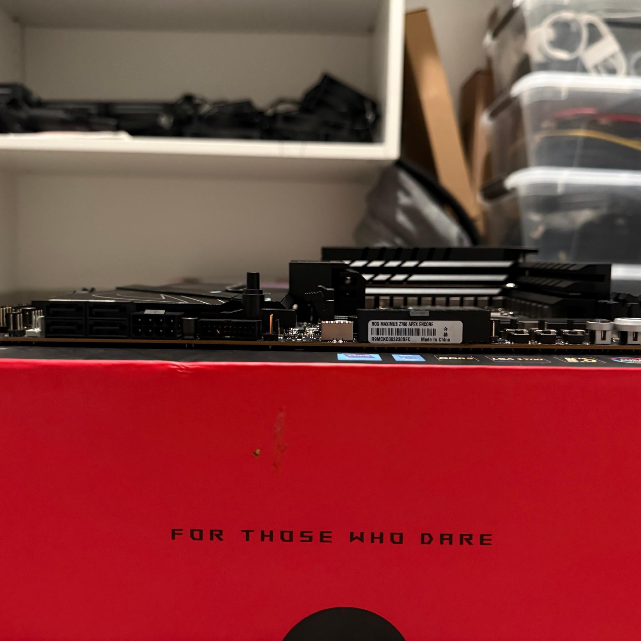 ASUS ROG Maximus Z790 Apex Encore + Intel i9 14900k