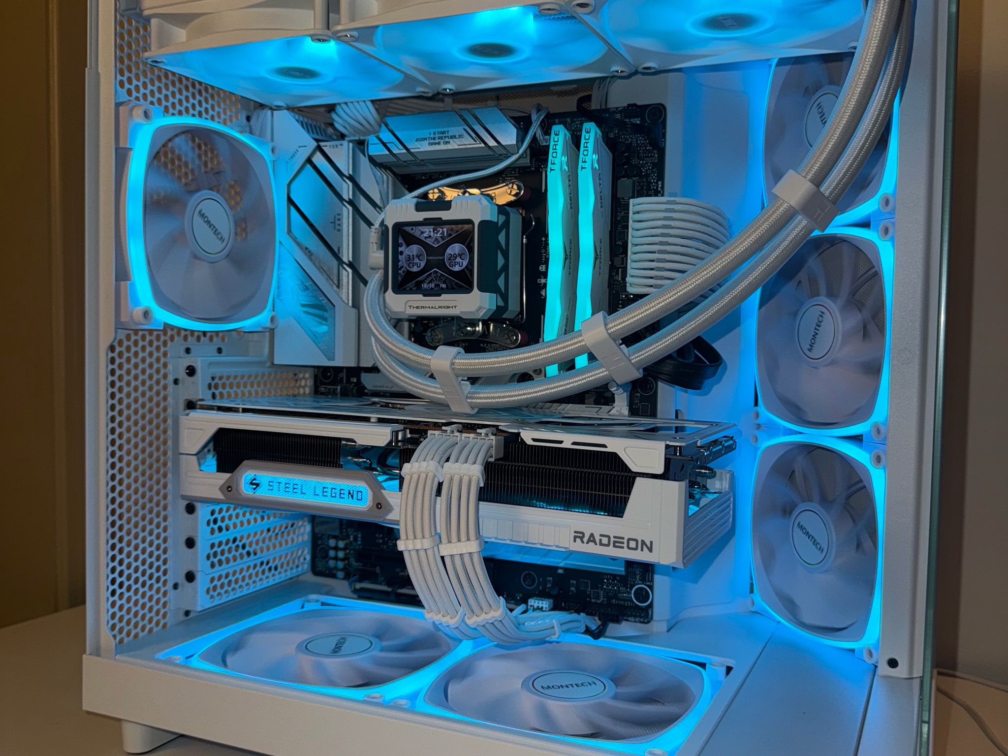 ❄️Snowed Out❄️ Ryzen 7 7800X3D+RX 9070 XT 16gb+32gb DDR5