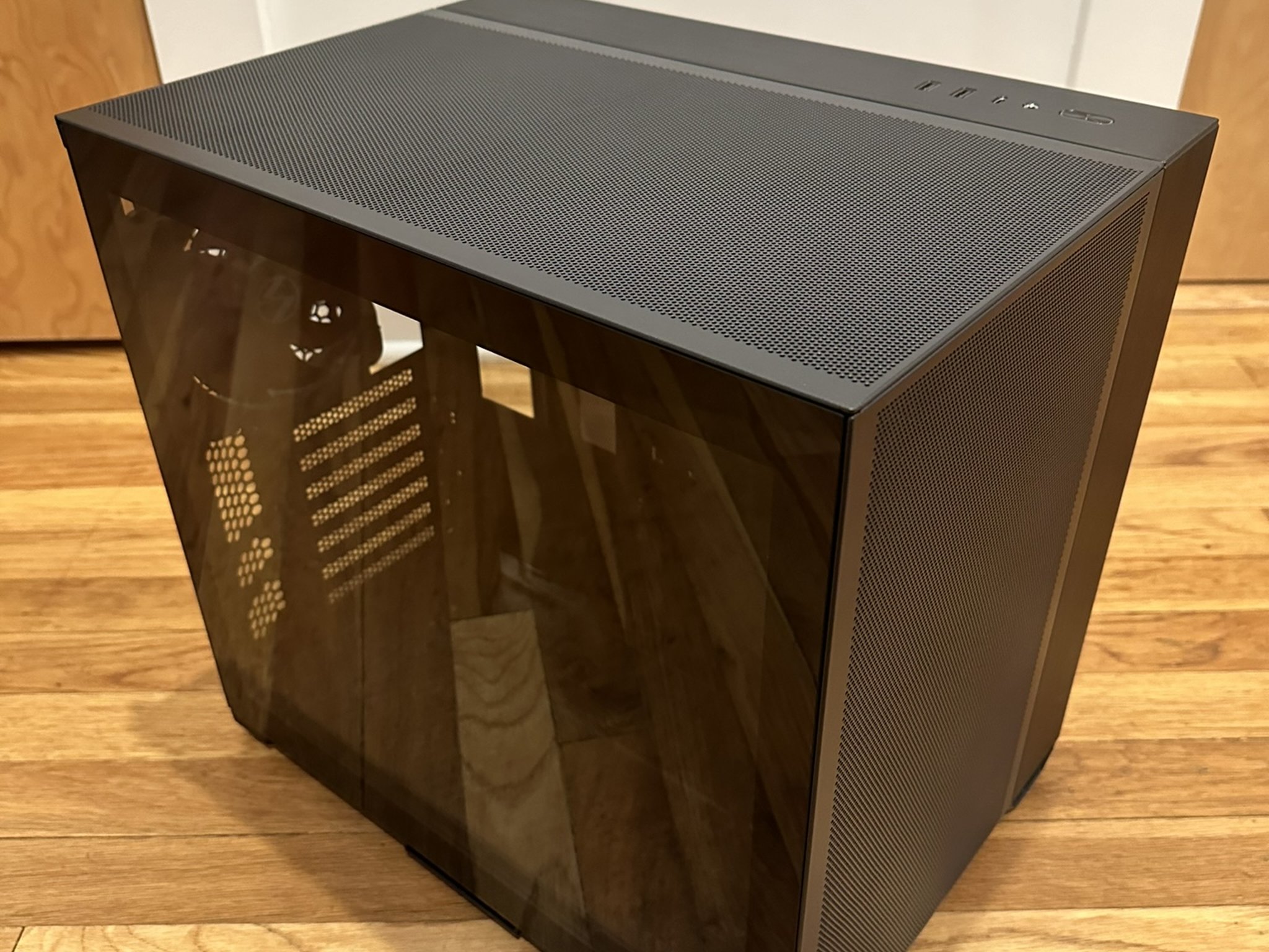 Lian Li 011 Air Mini w/ PCIe 4.0 Vertical bracket kit