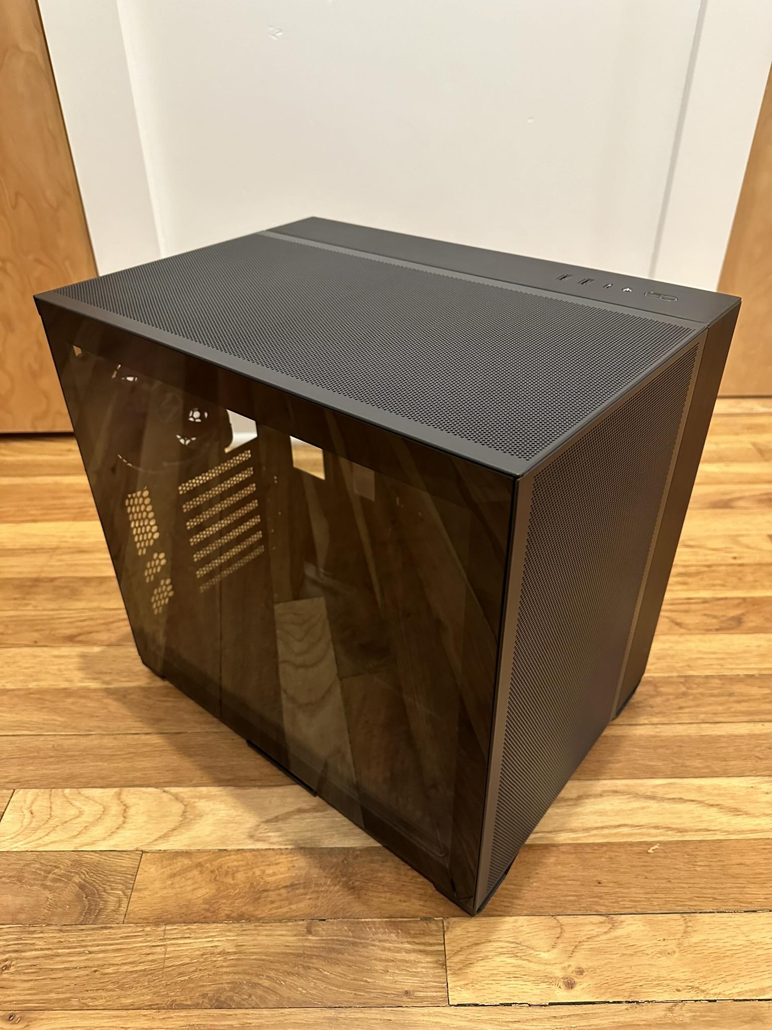 Lian Li 011 Air Mini w/ PCIe 4.0 Vertical bracket kit