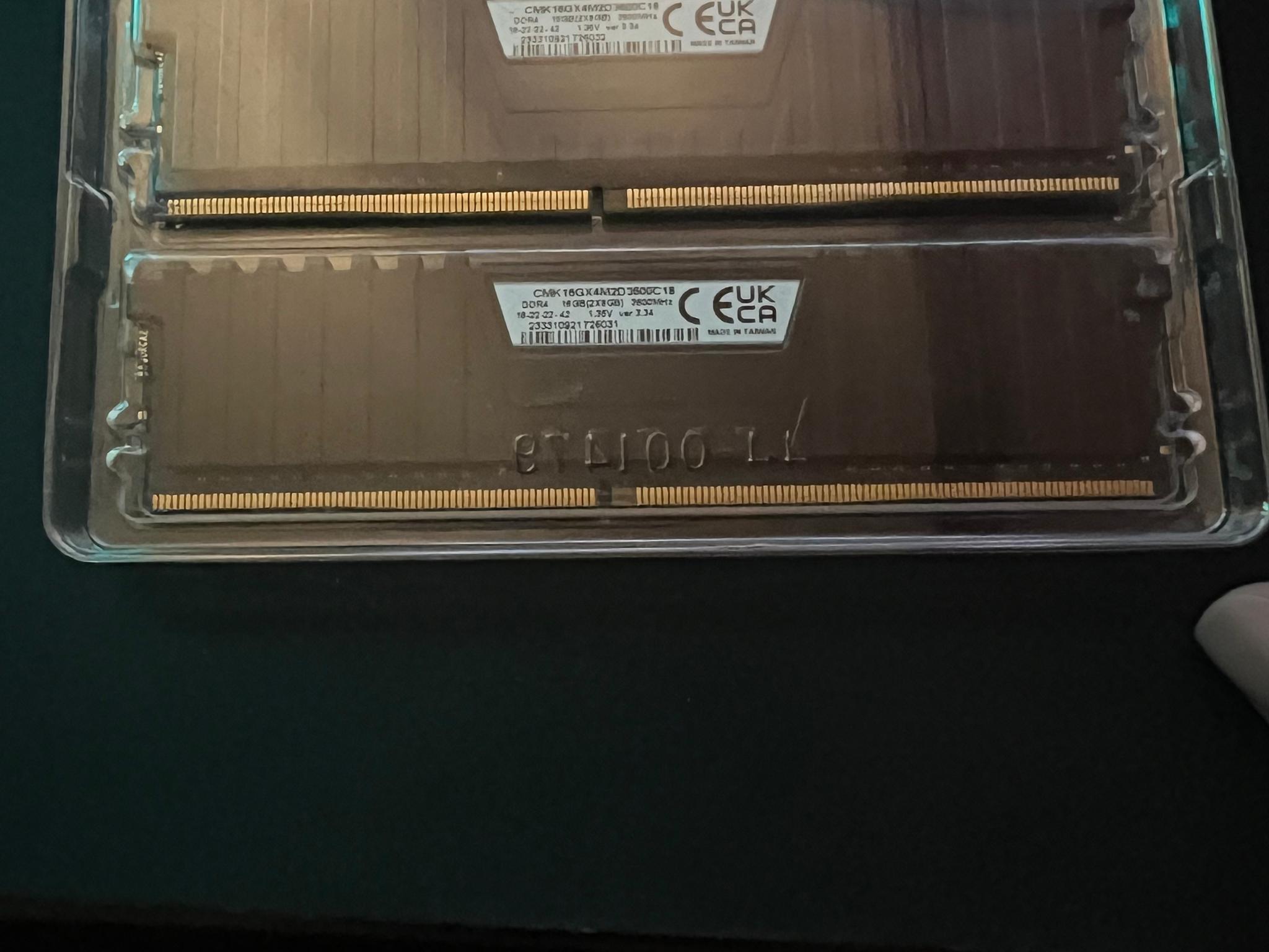 Corsair Vengeance LPX 16GB (2x8GB) DDR4 3600 (PC4-28800) C16 1.35V AMD & Intel optimized - Black