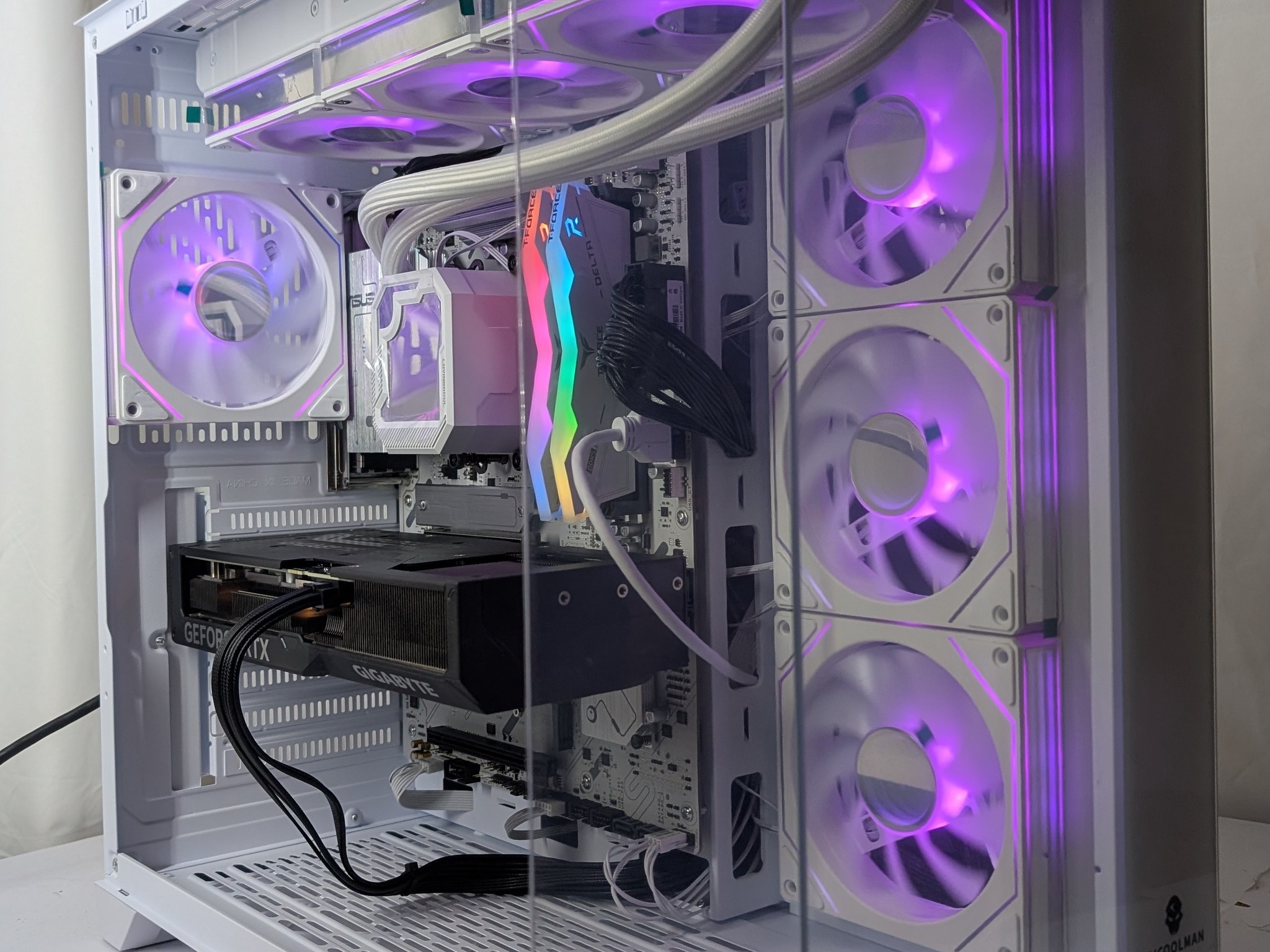 RTX 4070 SUPER | RYZEN 5 7600X | 16GB DDR5 | 1TB NVME | 650W