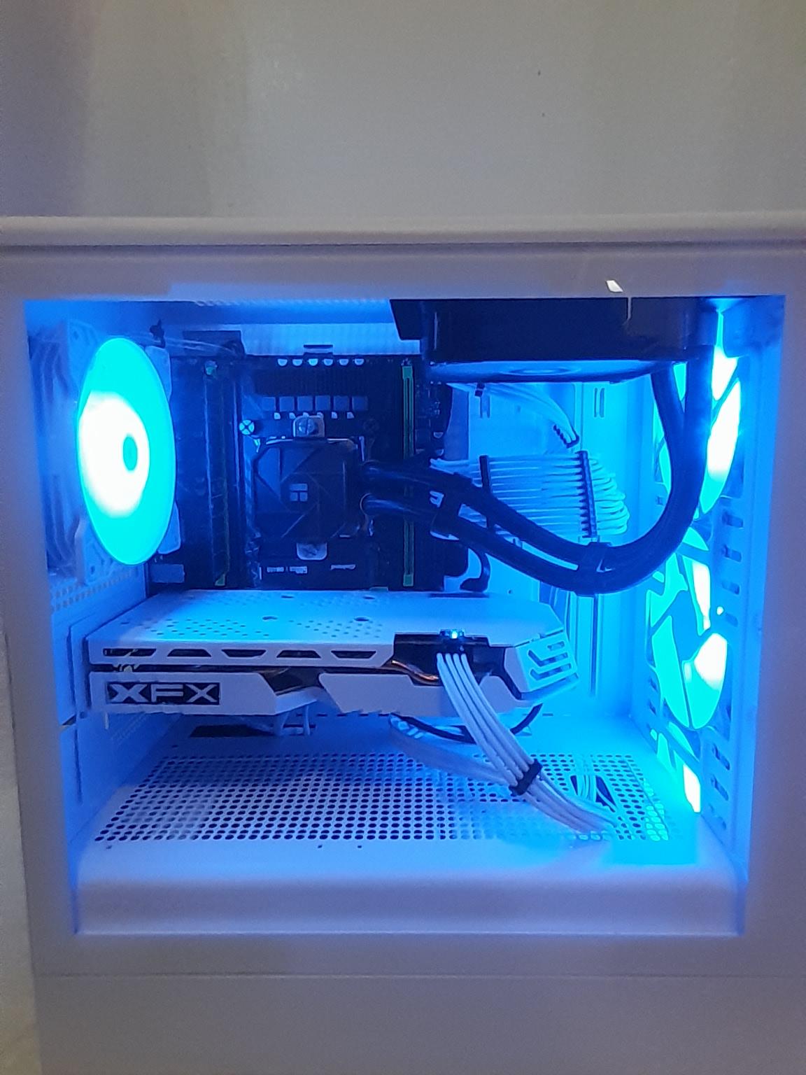 GLACIER PHANTOM WHITE GAMING PC 1080P HIGH SETTINGS