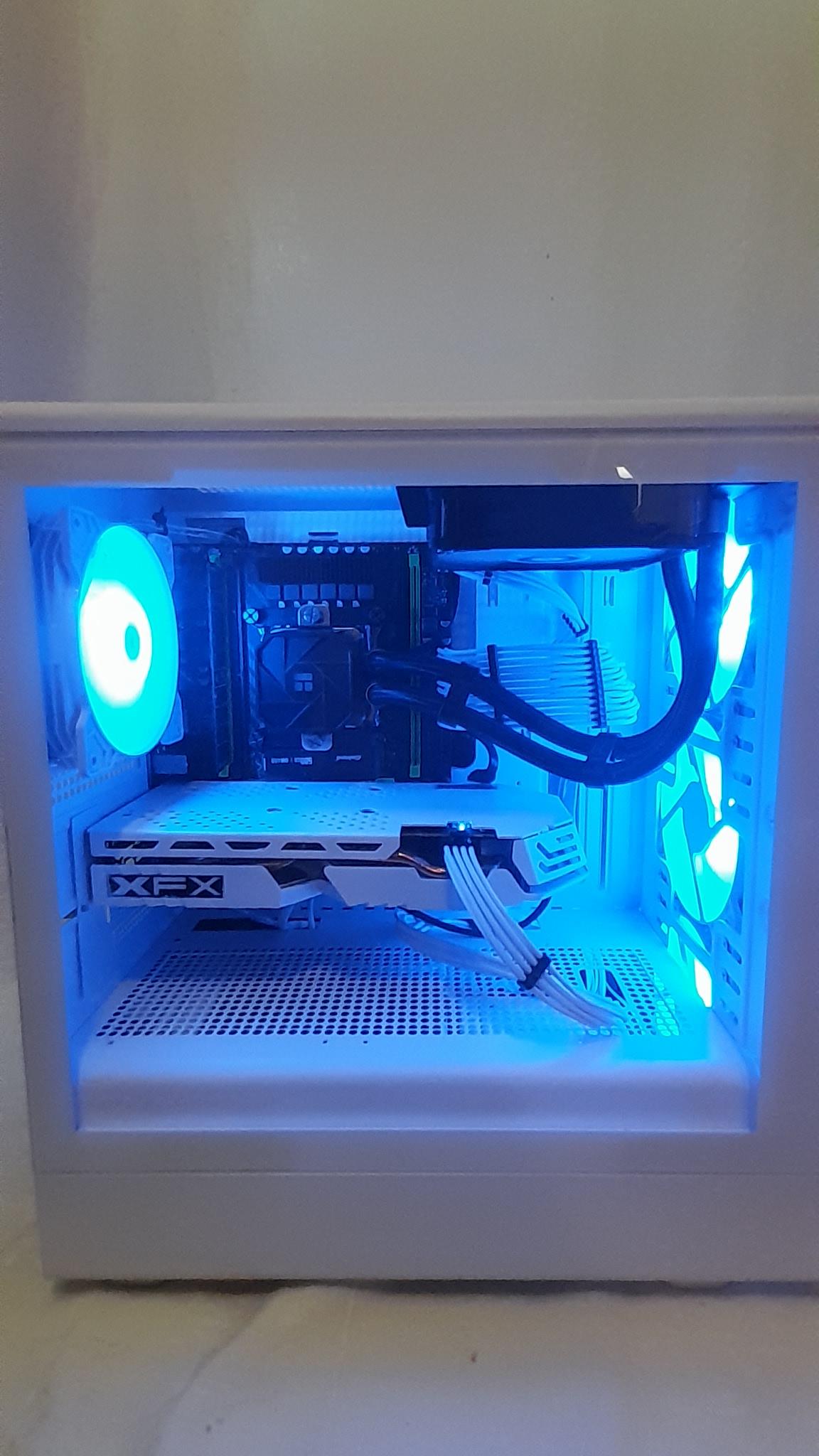 GLACIER PHANTOM WHITE GAMING PC 1080P HIGH SETTINGS