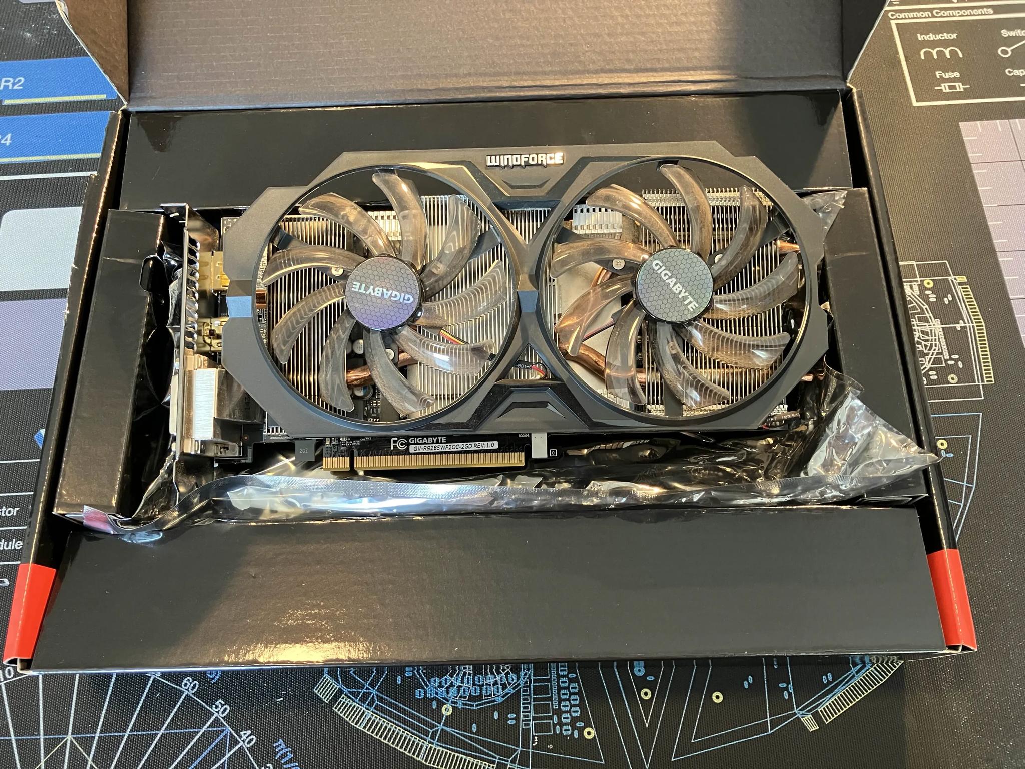 R9 285 - Gigabyte Windforce OC 2GB