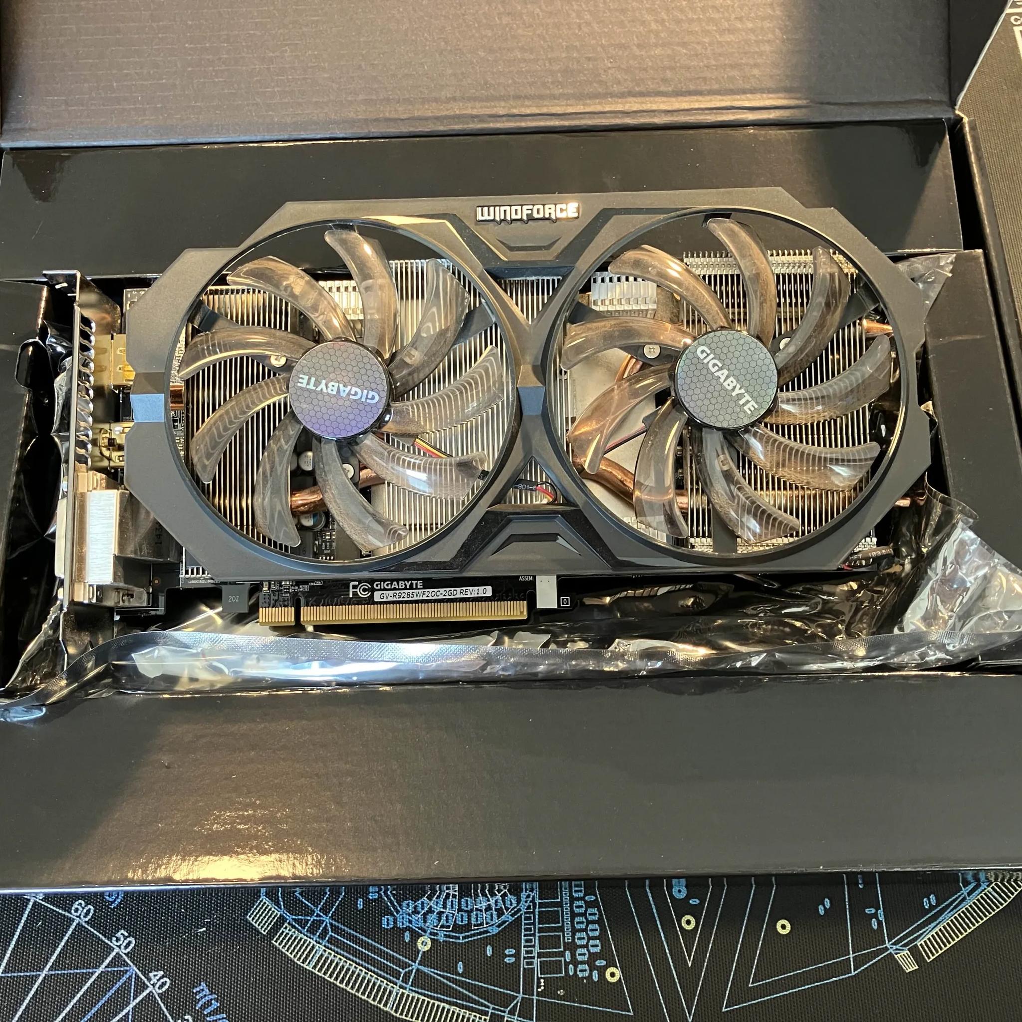 R9 285 - Gigabyte Windforce OC 2GB