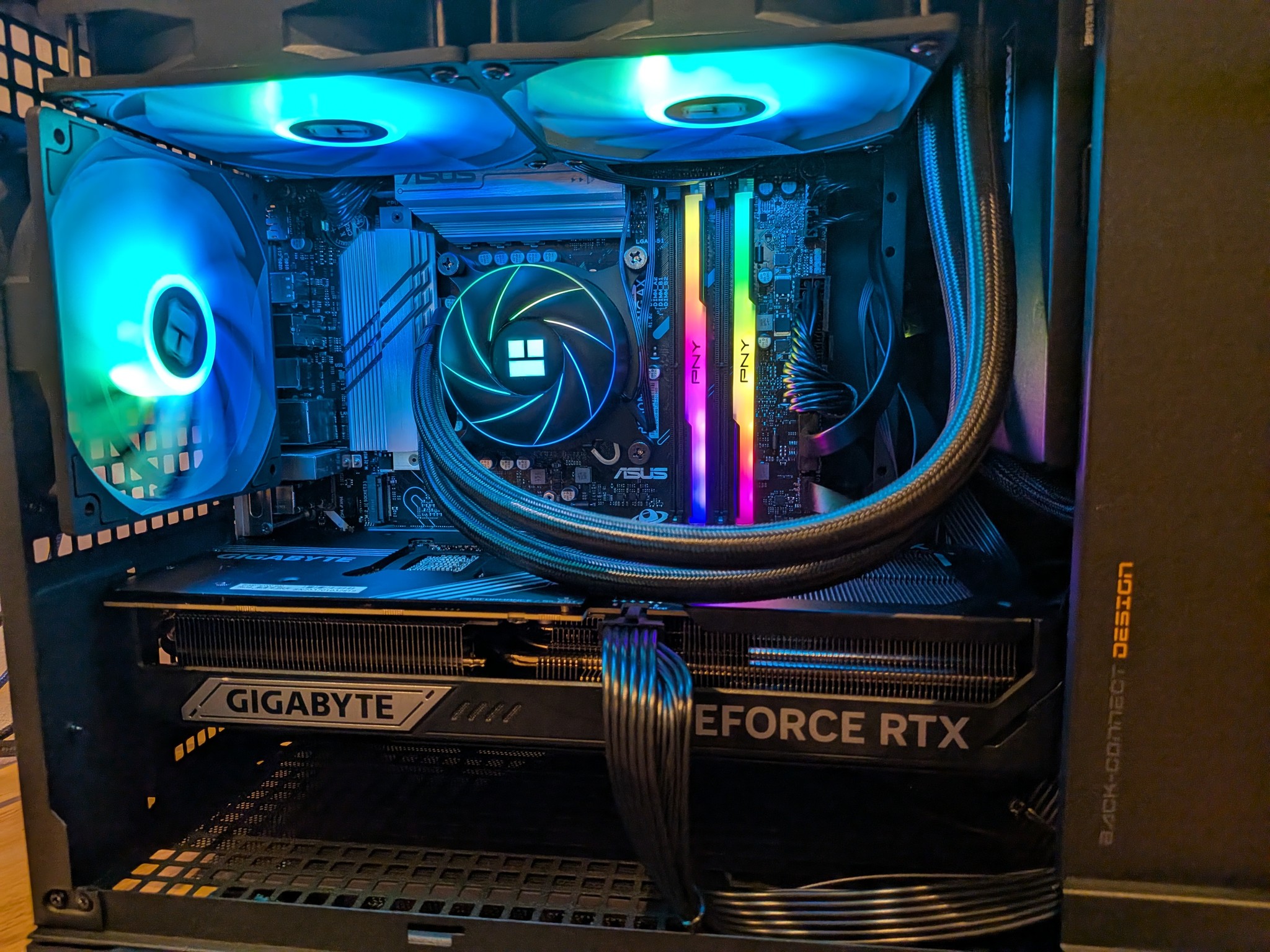 4K Powerhouse - RTX 5070 Ti, Core Ultra 7 265F, 32 GB DDR5, 1 TB Gen 4 NVME, Liquid Cooled, RGB