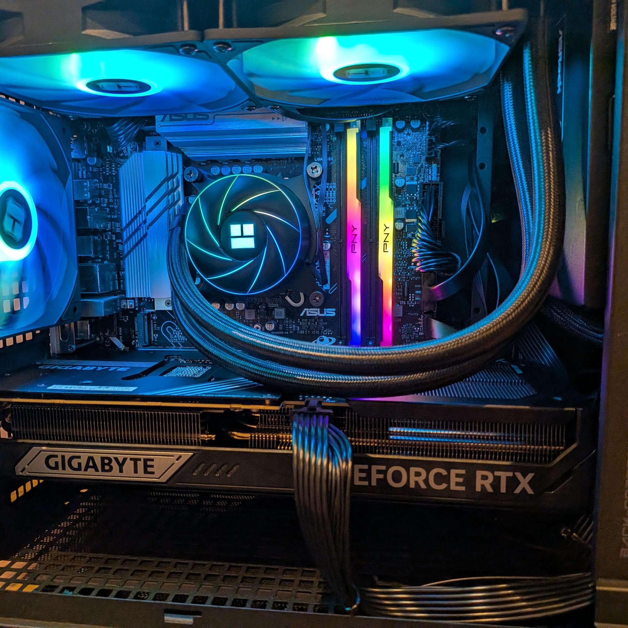 4K Powerhouse - RTX 5070 Ti, Core Ultra 7 265F, 32 GB DDR5, 1 TB Gen 4 NVME, Liquid Cooled, RGB