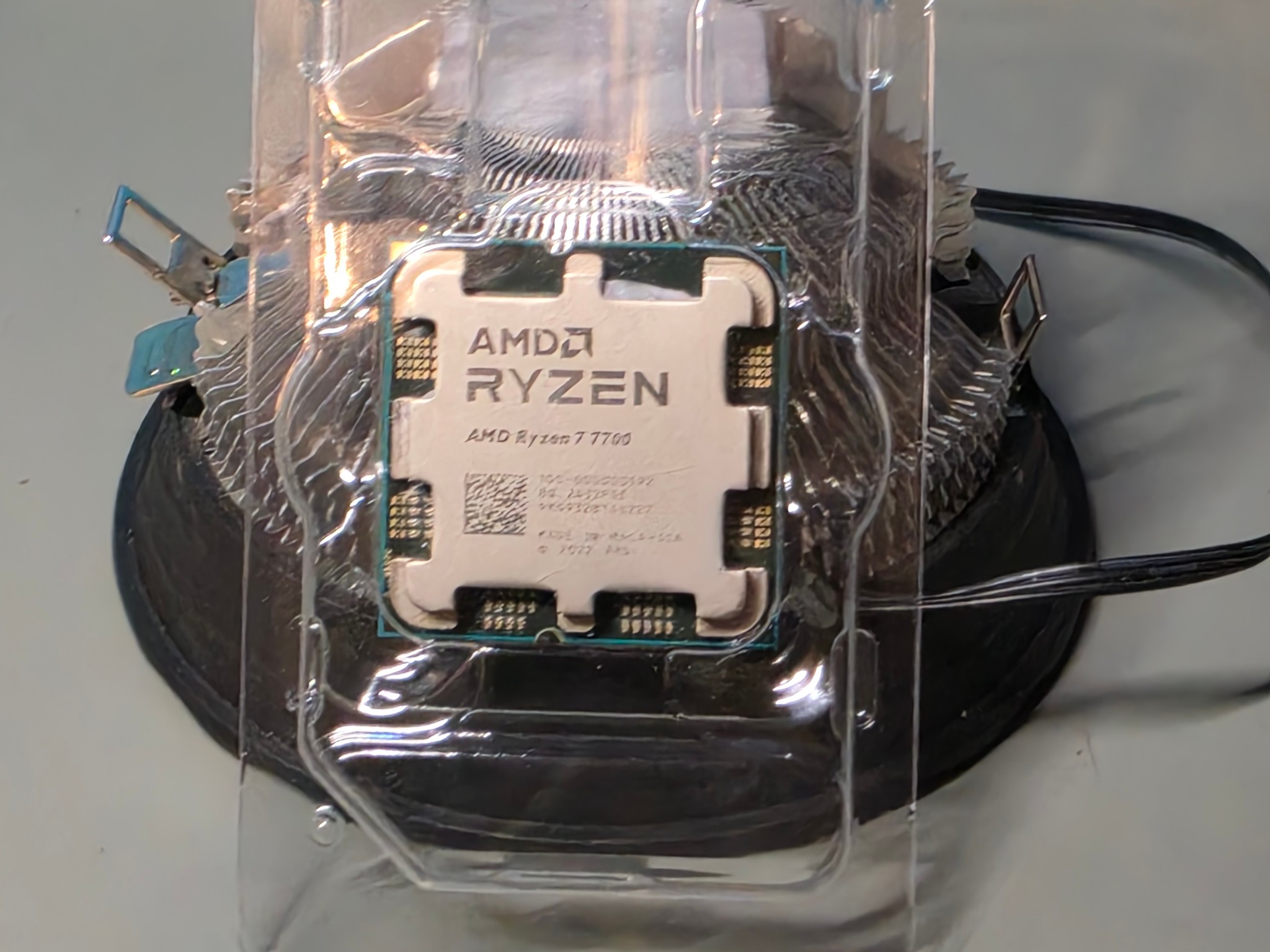 AMD Ryzen 7 7700