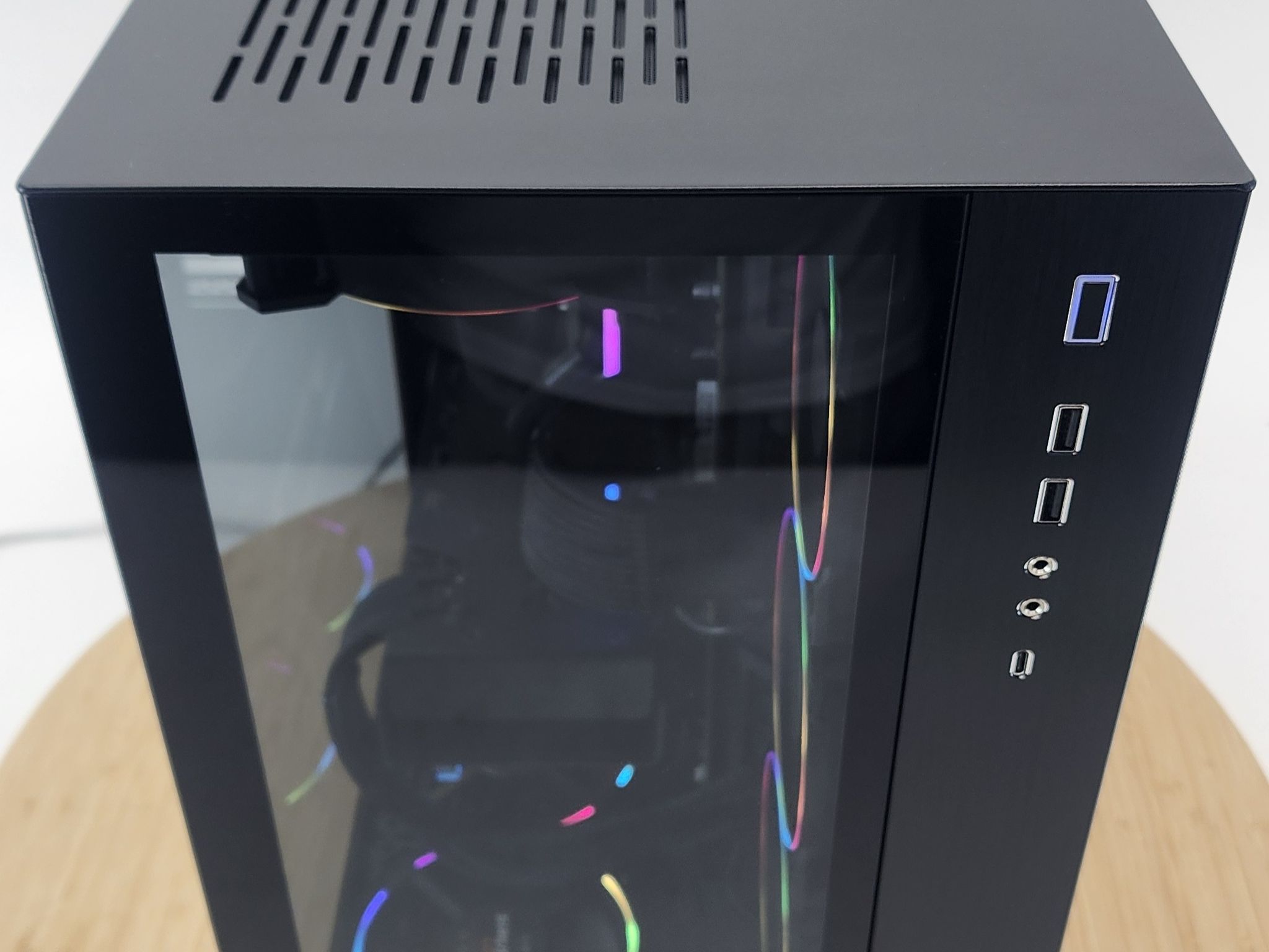 Gaming PC Ryzen 7 7800X3D 32GB RAM 1TB SSD RX 7800 XT 16GB Windows 11 PC