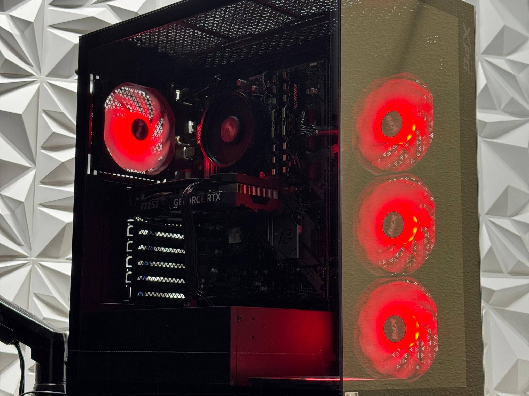 RTX 4060 / Ryzen 5 5500 / 16GB 3200MHz / 500GB Crucial nvme ssd / 650w psu