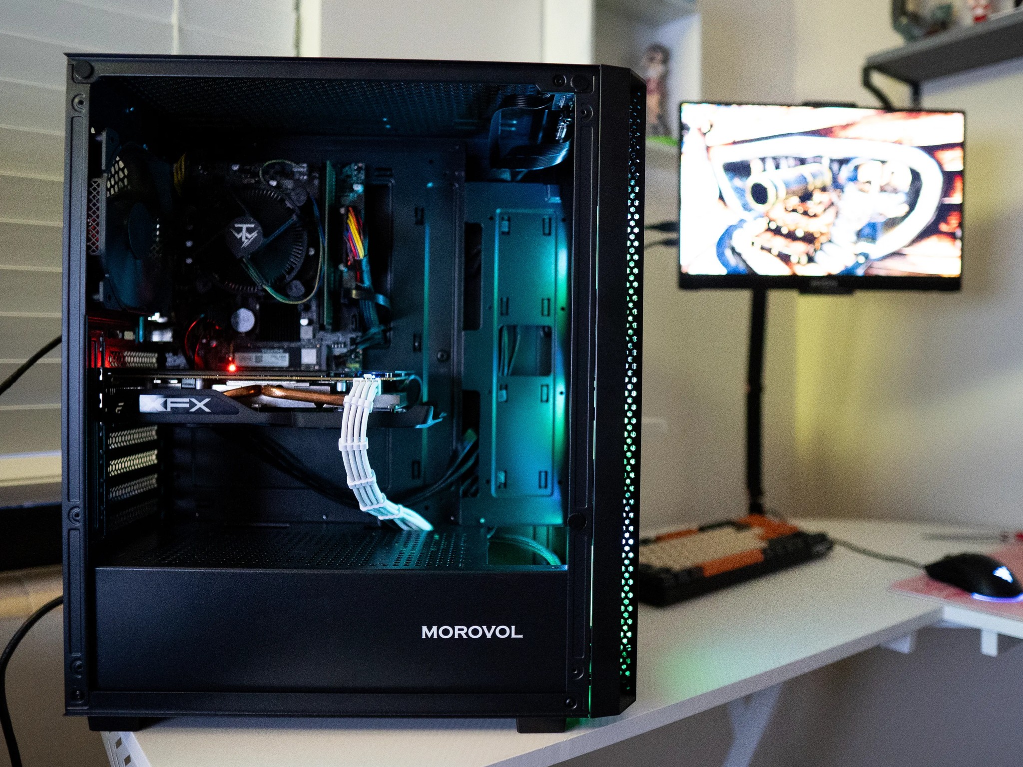 🟢⚪ | INTEL i7 7700K | RX 570 | 8GB DDR4 RAM | 256GB NVME SSD | Mint Monster |
