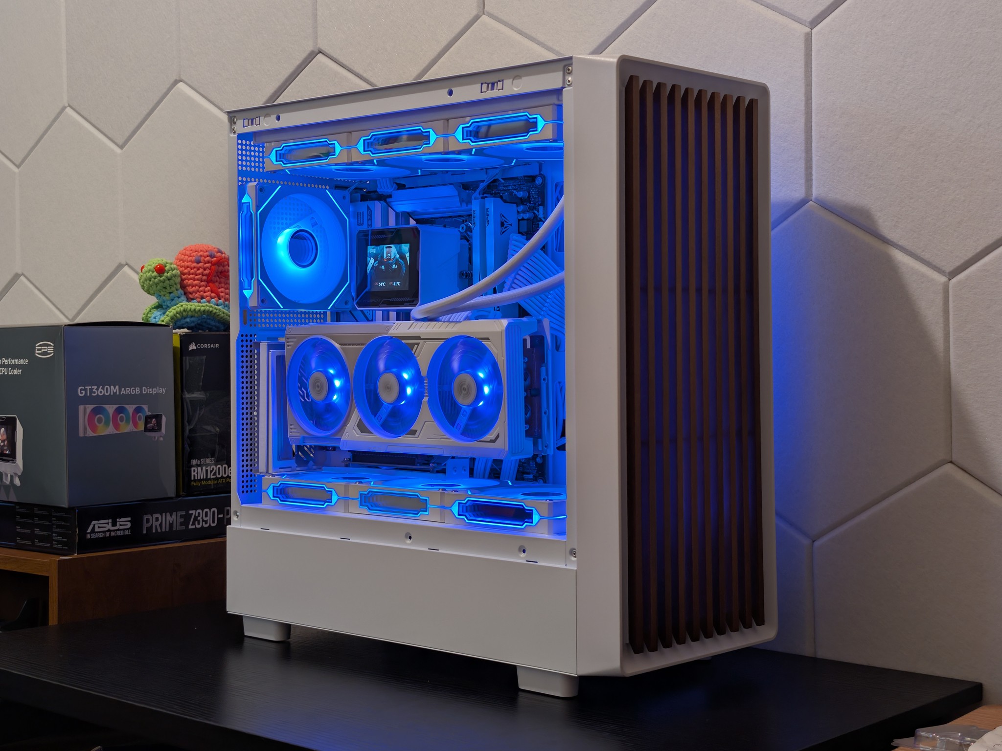 🐻‍❄️🪵4K Gaming Beast | RX 9070XT | Ryzen 7 7800X3D | 2TB SSD | 32GB RAM | WiFi 6 & BT🪵🐻‍❄️