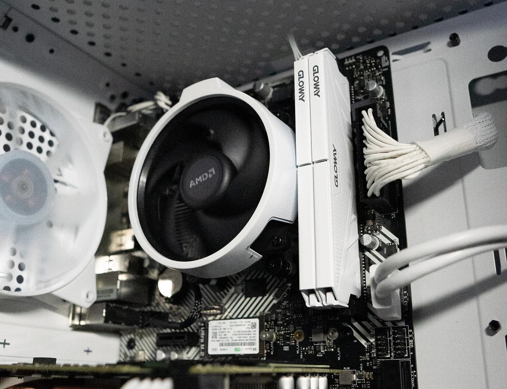 🌨🌨 | GTX 1080 8GB | RYZEN 5 1600X | 16GB DDR4 RAM | 2TB | Arctic Chill
