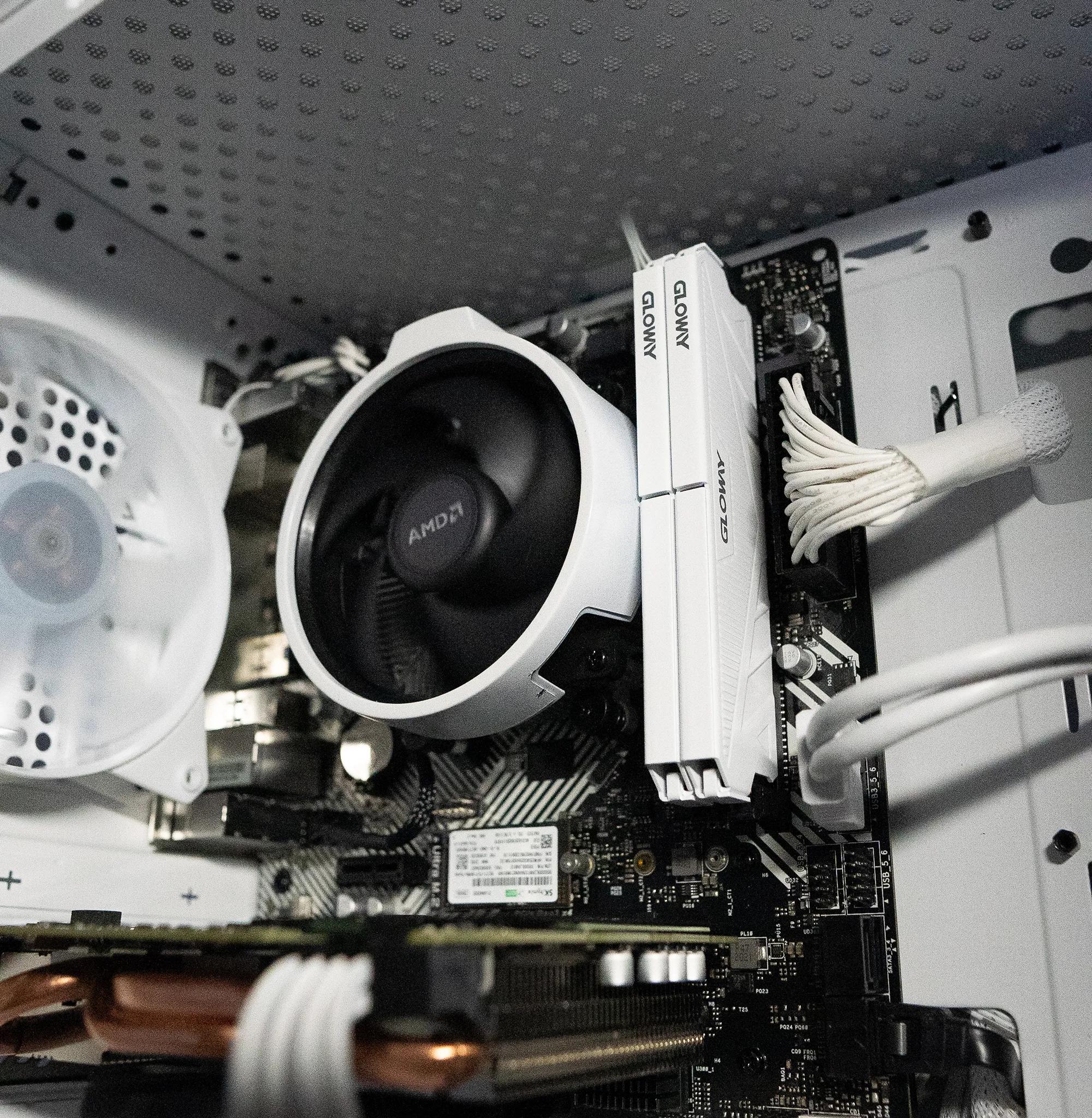 🌨🌨 | GTX 1080 8GB | RYZEN 5 1600X | 16GB DDR4 RAM | 2TB | Arctic Chill