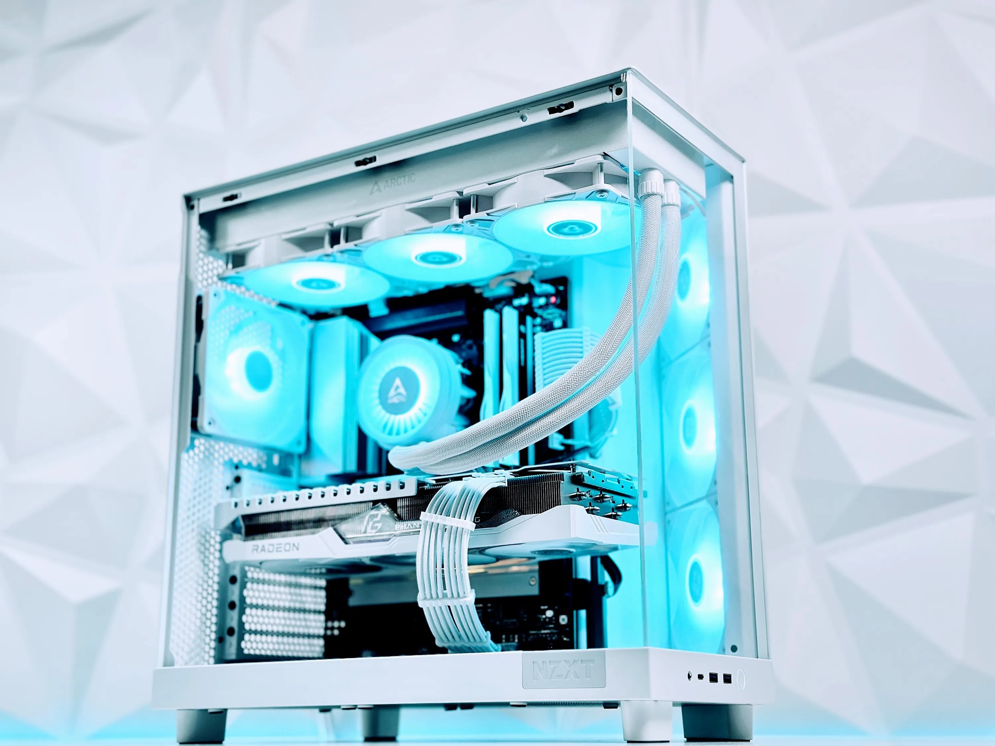 ❄️🤍🐻‍❄️Artic⚪AMD RX 7900 XT 20GB⚪AMD Ryzen 7 7700⚪32GB DDR5⚪1TB NVME