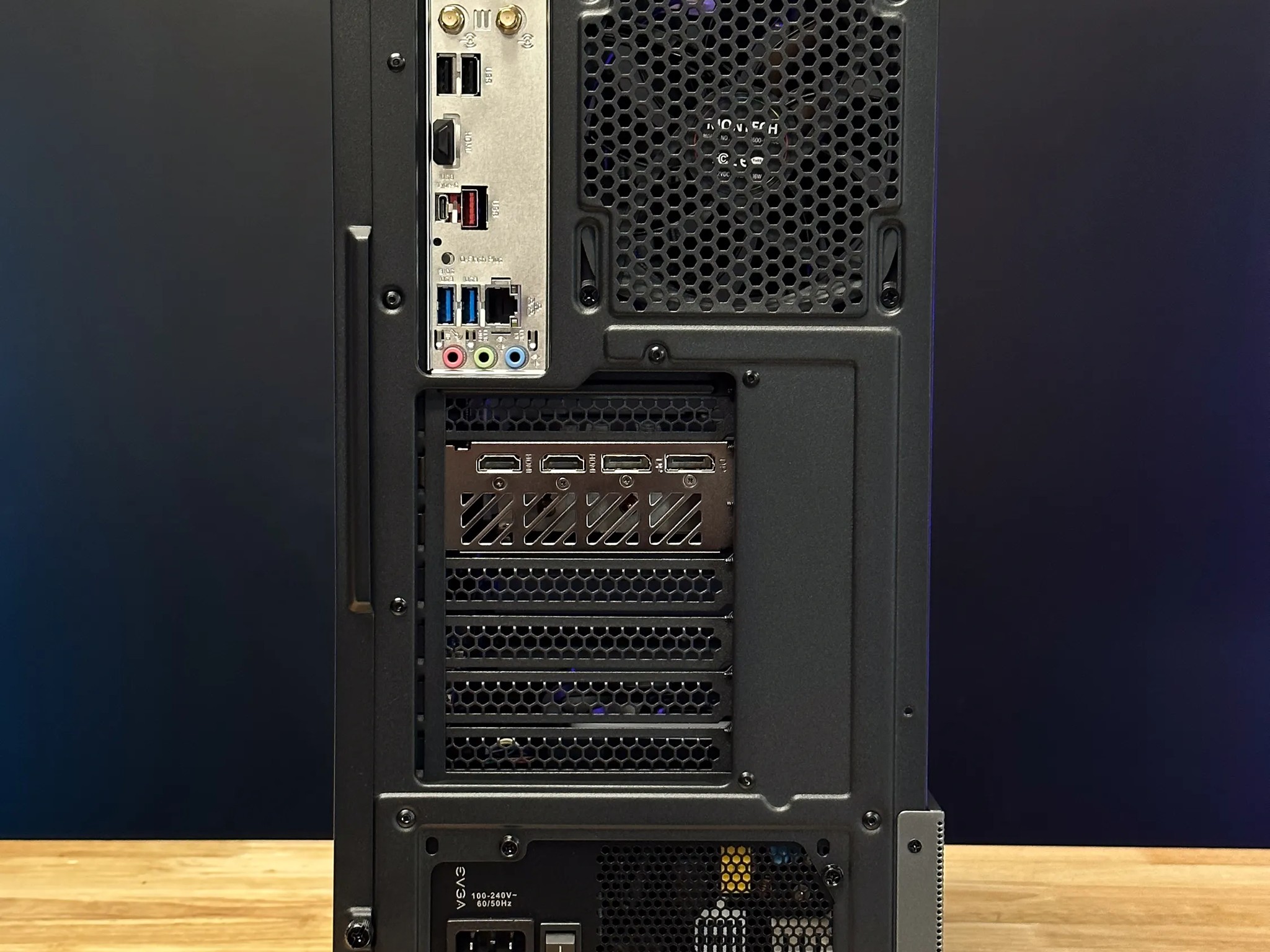 AES Creator Plus AMD Ryzen 7 5700x - RTX 4060 Ti Gaming PC