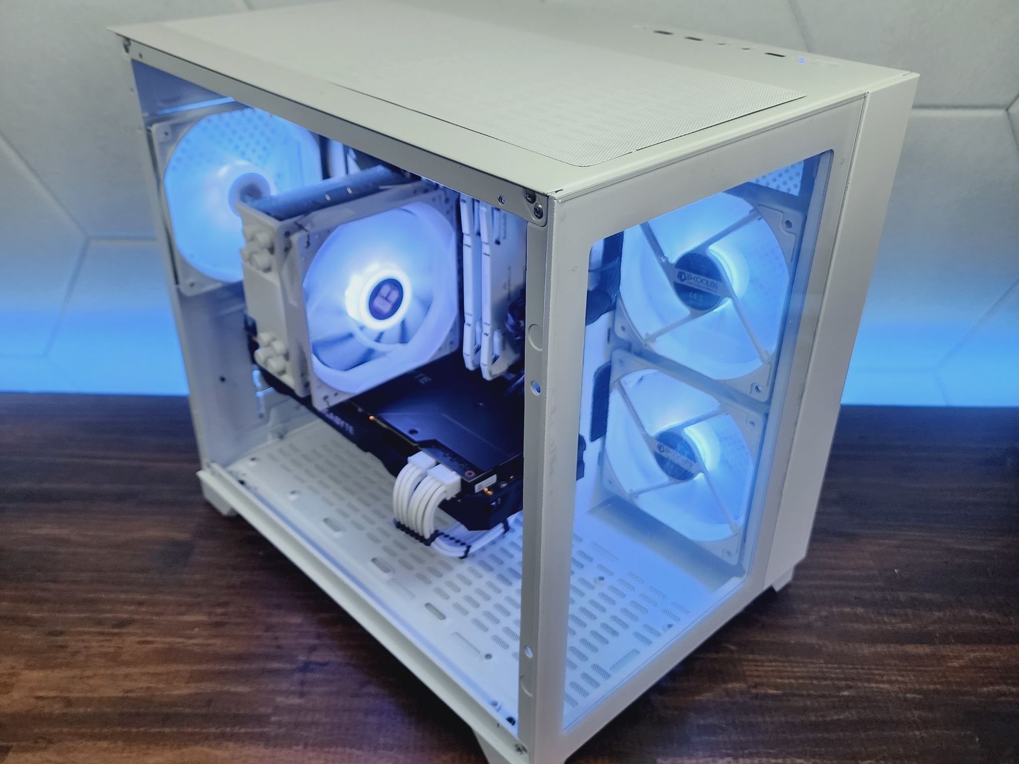💙🤍💙 Gigabyte RTX 2080 // Intel Core i5 9600K // Timetec 16GB 3600MHz*