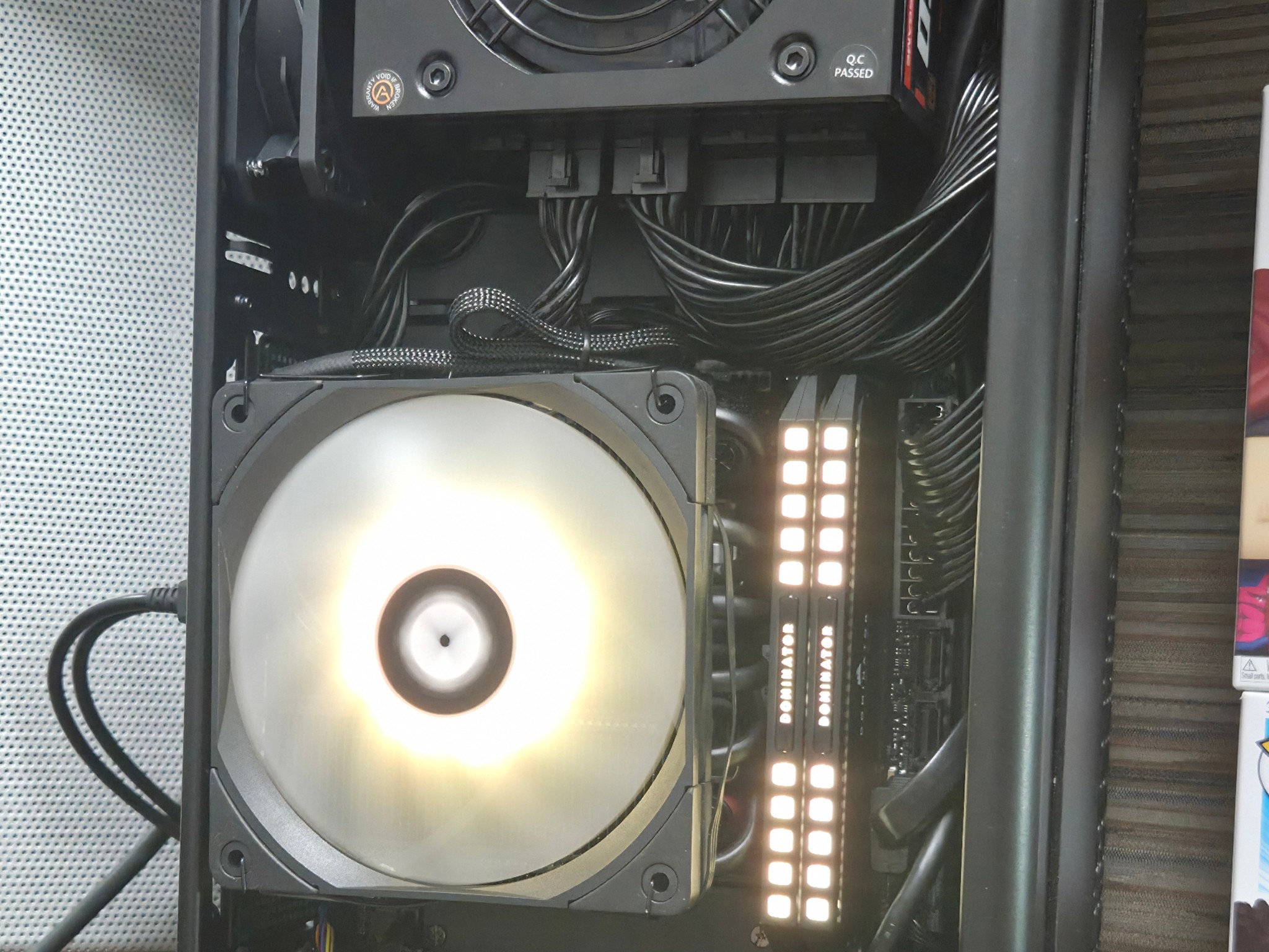 UDGX Shadowstrike RX 6800 - ARGB Stealth ITX