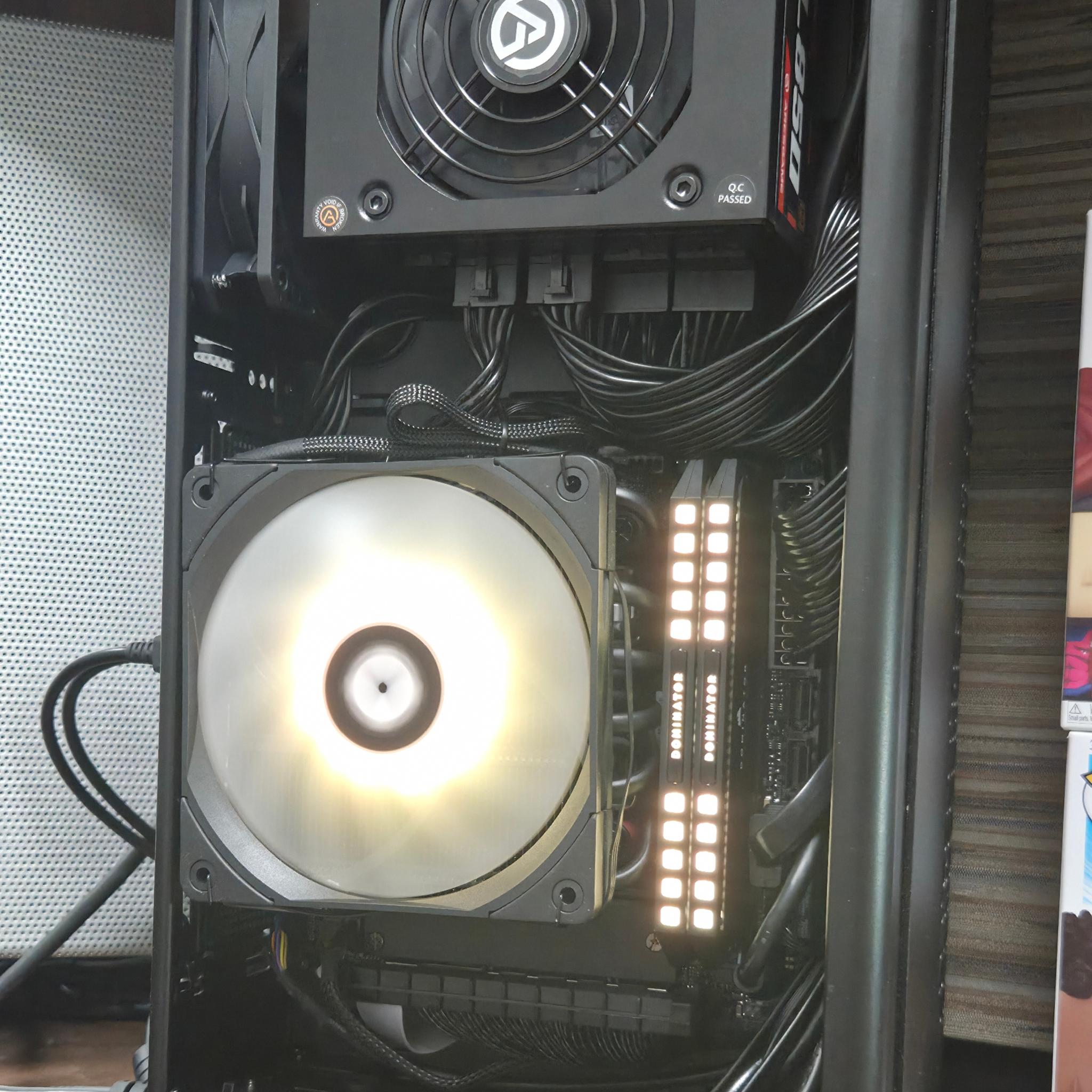 UDGX Shadowstrike RX 6800 - ARGB Stealth ITX