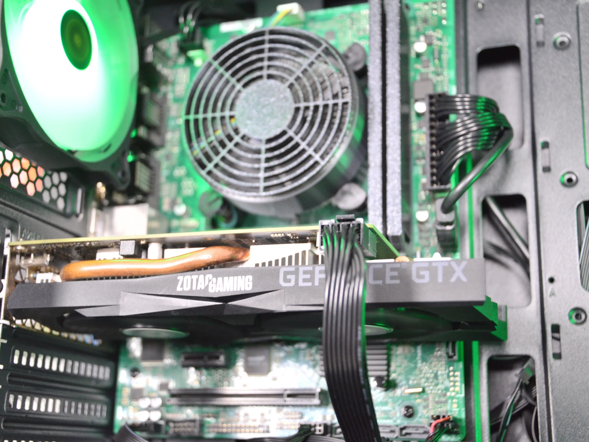 🟩⬛| GTX 1660 6GB | INTEL i5-8400 | 16GB DDR4 RAM | 512 GB NVME SSD | Emerald of Darkness |
