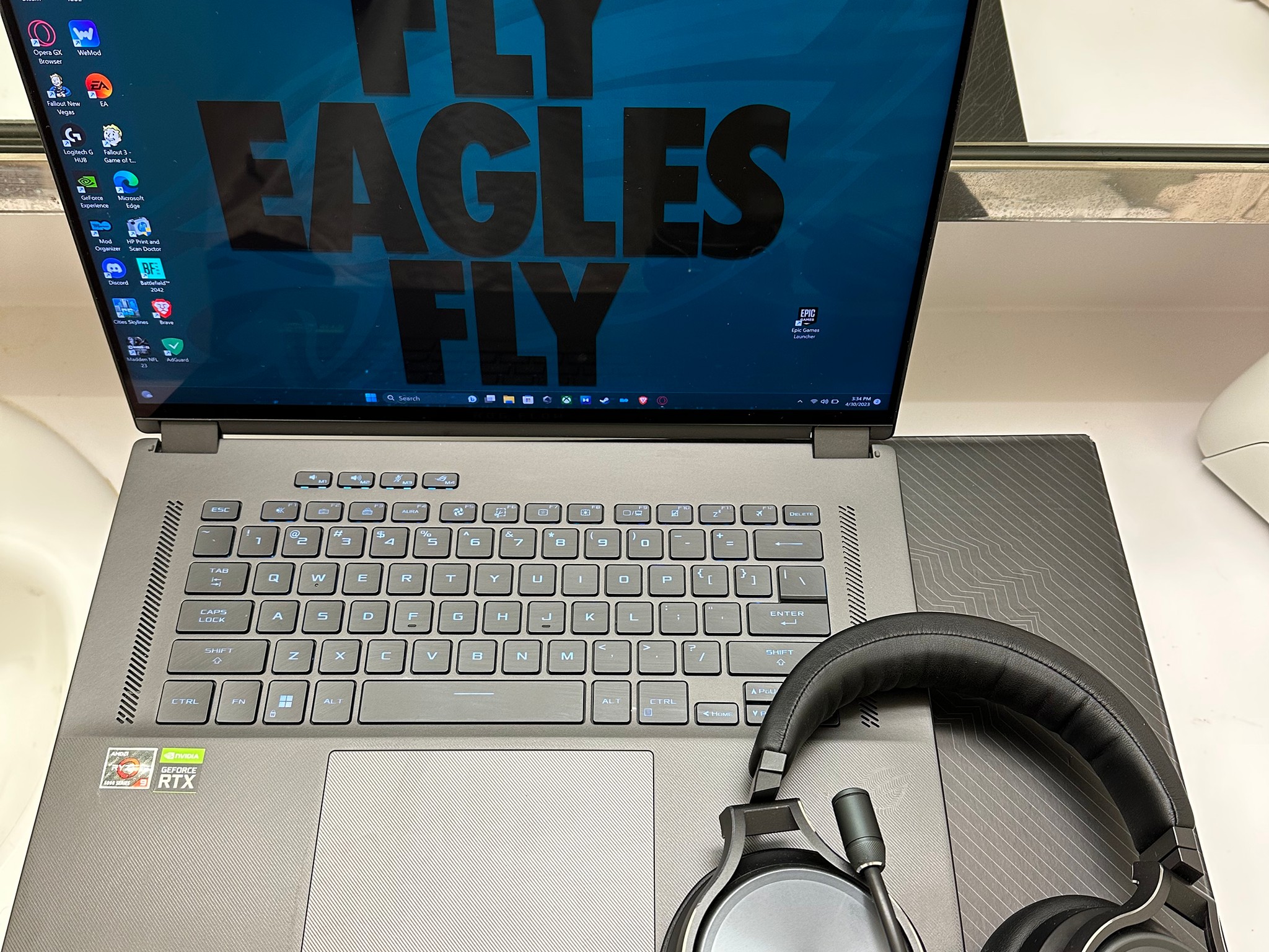 Asus ROG Flow X16 (2022) + Accessories 