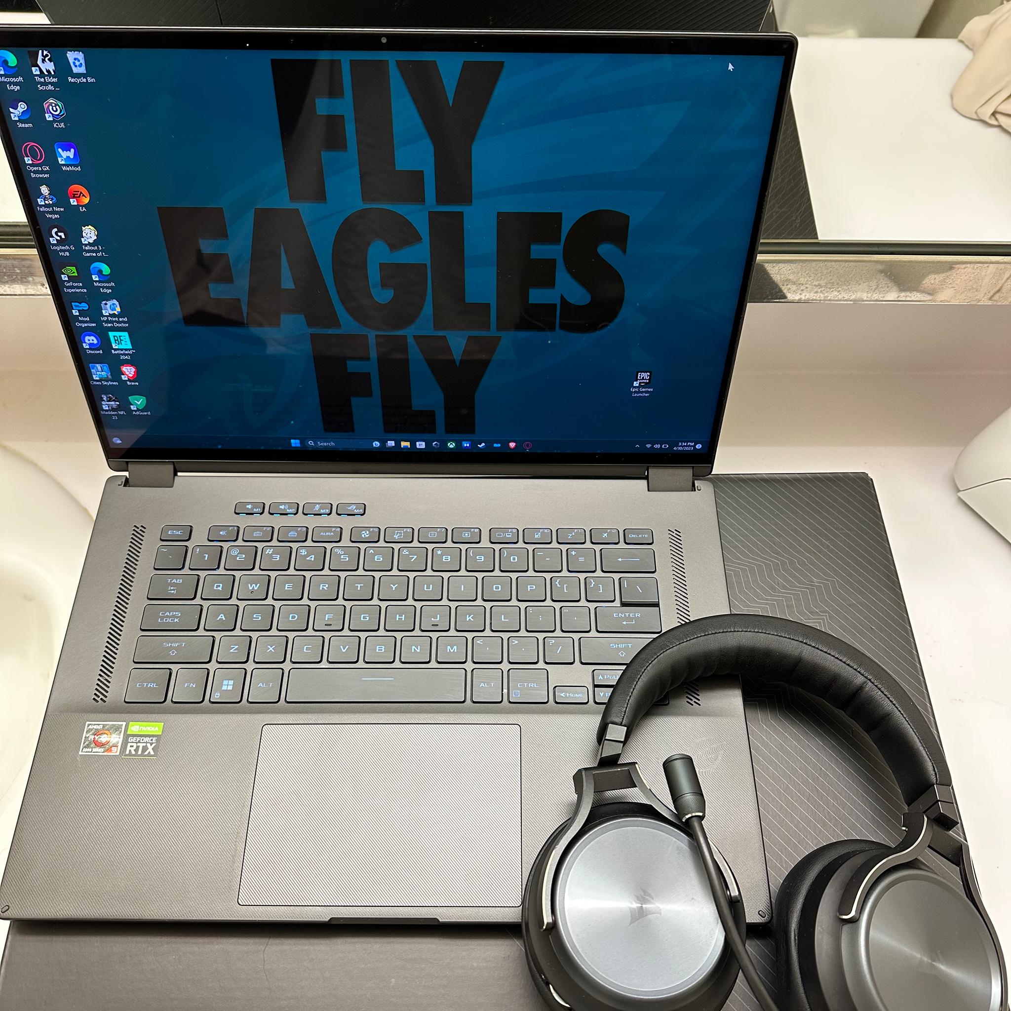 Asus ROG Flow X16 (2022) + Accessories 