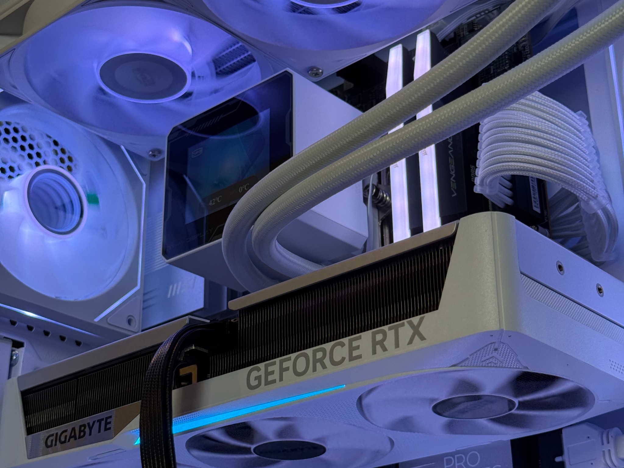 ❄️ WHITEOUT All White Gaming PC | RTX 5070 | Ryzen 7 7700 | 32GB DRR5 RAM | 1TB | Windows 11