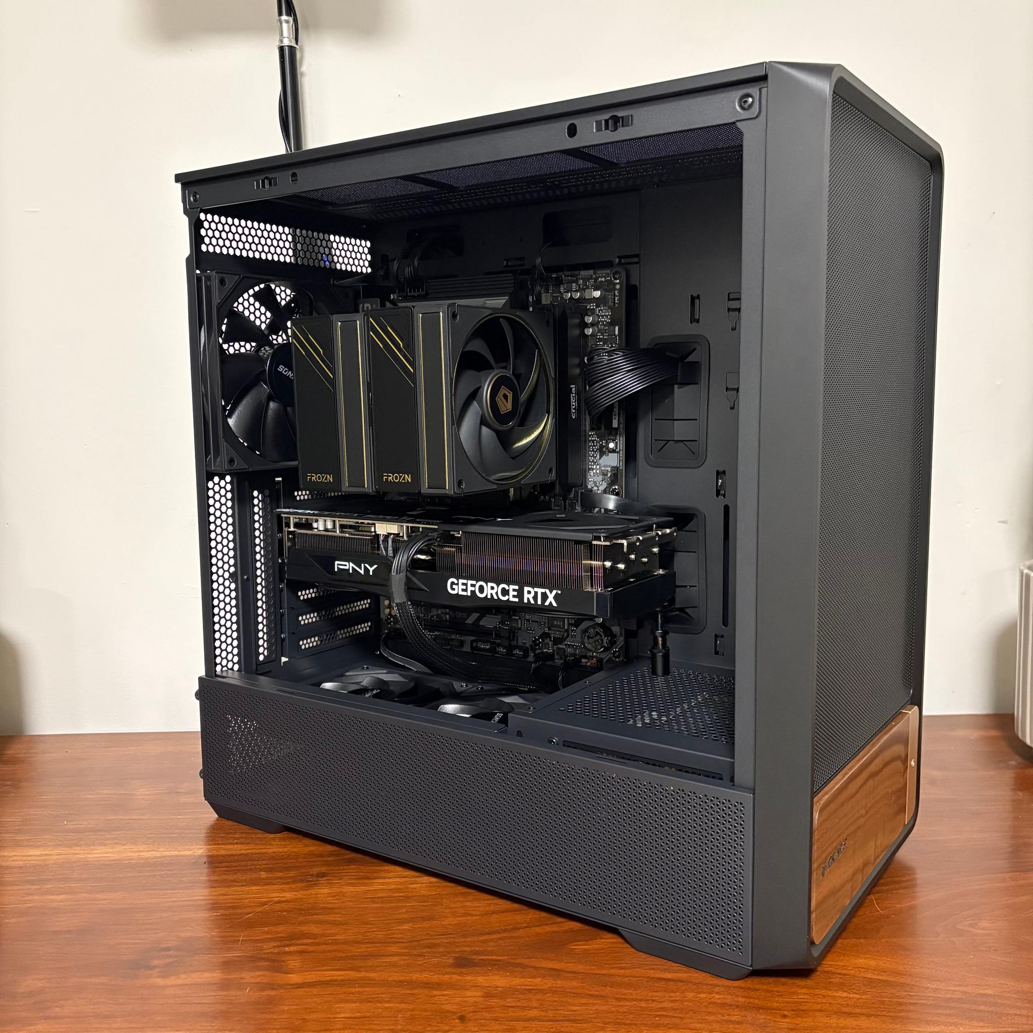 RTX 5070 Ti | Ryzen 5 7600X3D | 32GB DDR5 | 2TB NVMe | ATX 3.1 850W | Okionos Air Cross (ATX)