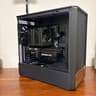RTX 5070 Ti | Ryzen 5 7600X3D | 32GB DDR5 | 2TB NVMe | ATX 3.1 850W | Okionos Air Cross (ATX)