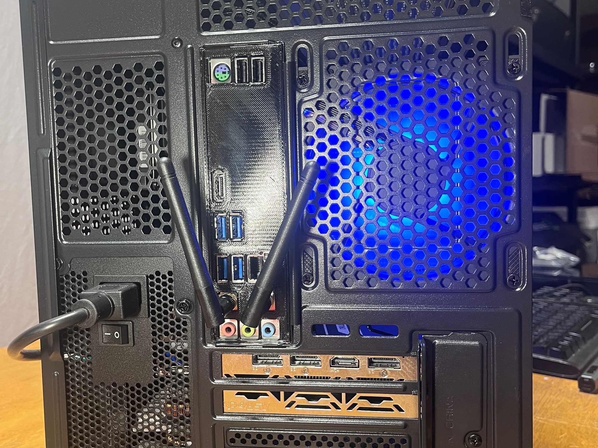 RX 6600 | i5 10400F | 16GB RAM | Gaming PC