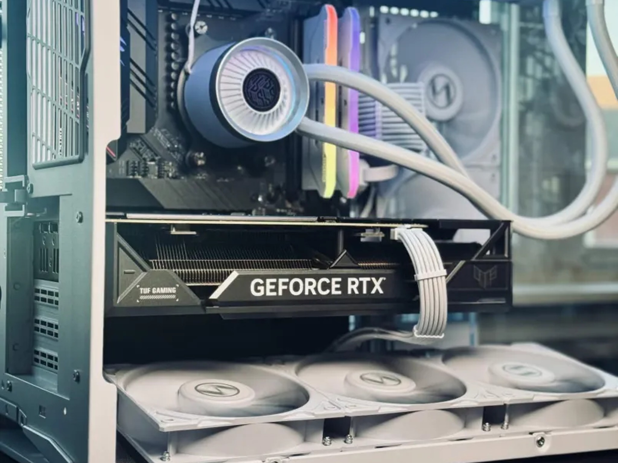 WHITE OUT Gaming PC | RTX 4070 Ti | Ryzen 7 5700 | Windows 11