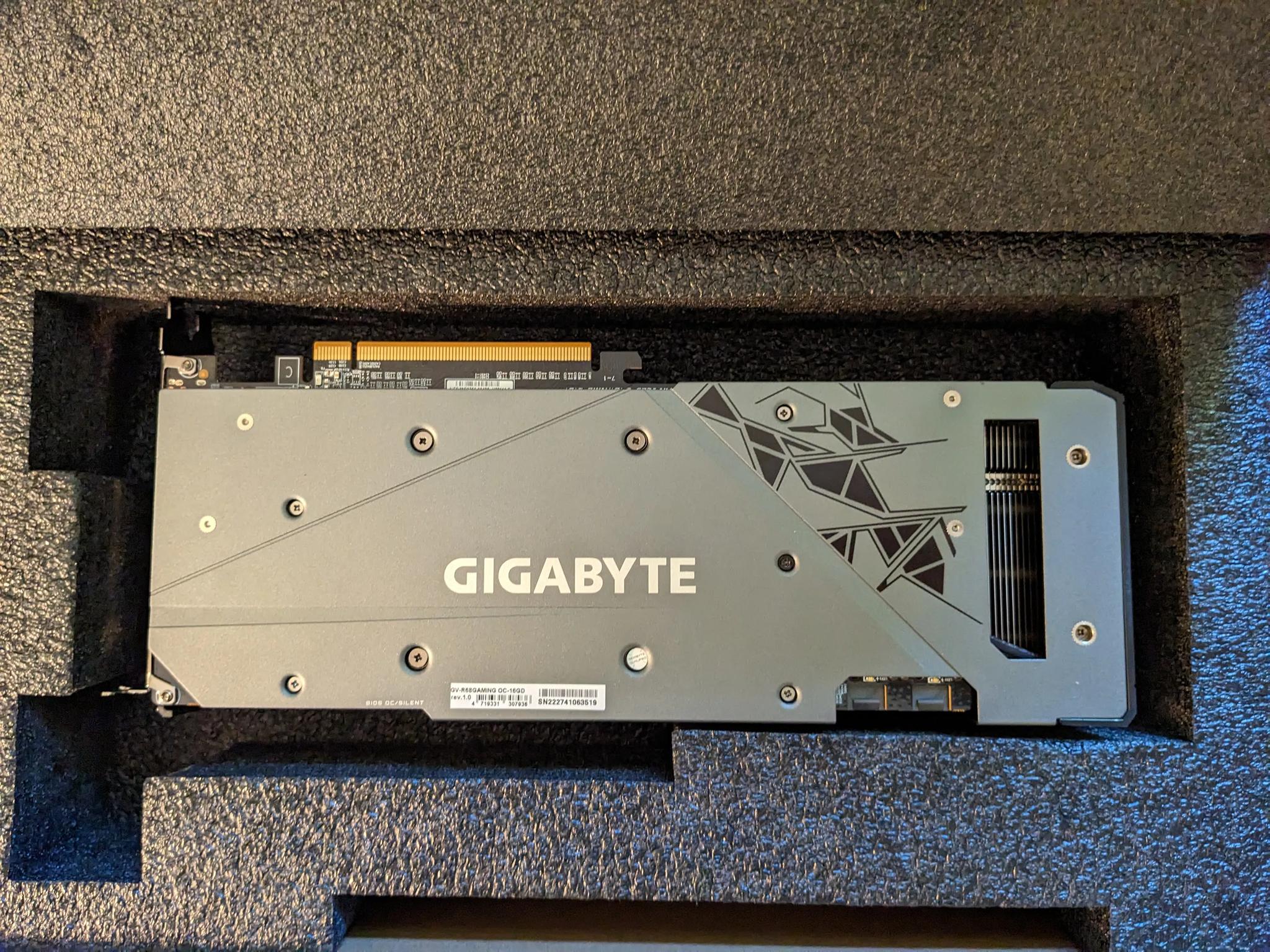 2 MONTH USED Gigabyte Radeon RX 6800 OC 16 GB