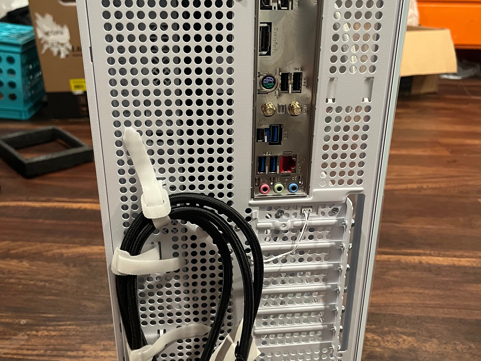 NO MORE TRIXX JUST BEEF - Zotac NVidia RTX 4080 - Lian Li SUP01 - Ryzen 7700X 32GB DDR5 - 360 AIO