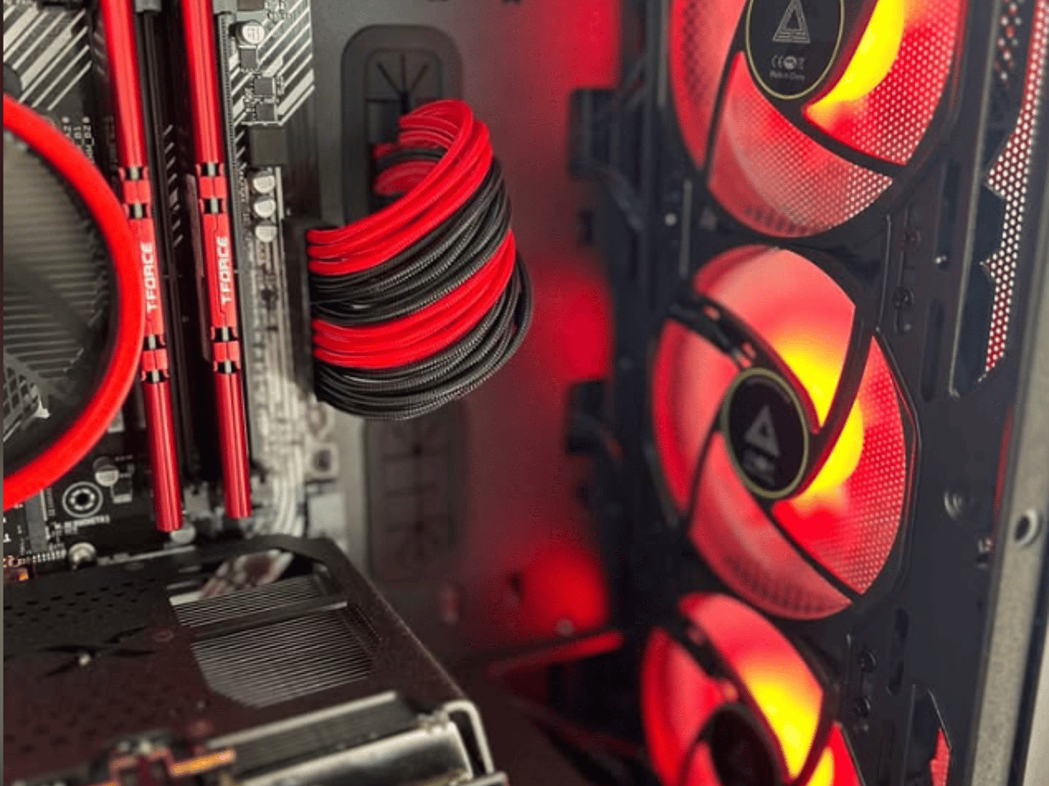 Black and Red Rx 6600/Ryzen 5 5500 PC