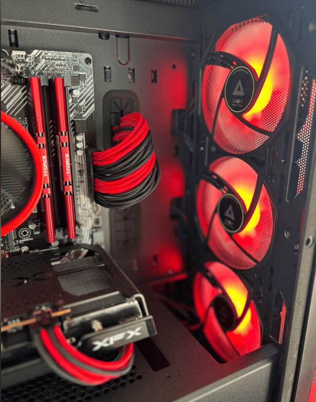 Black and Red Rx 6600/Ryzen 5 5500 PC