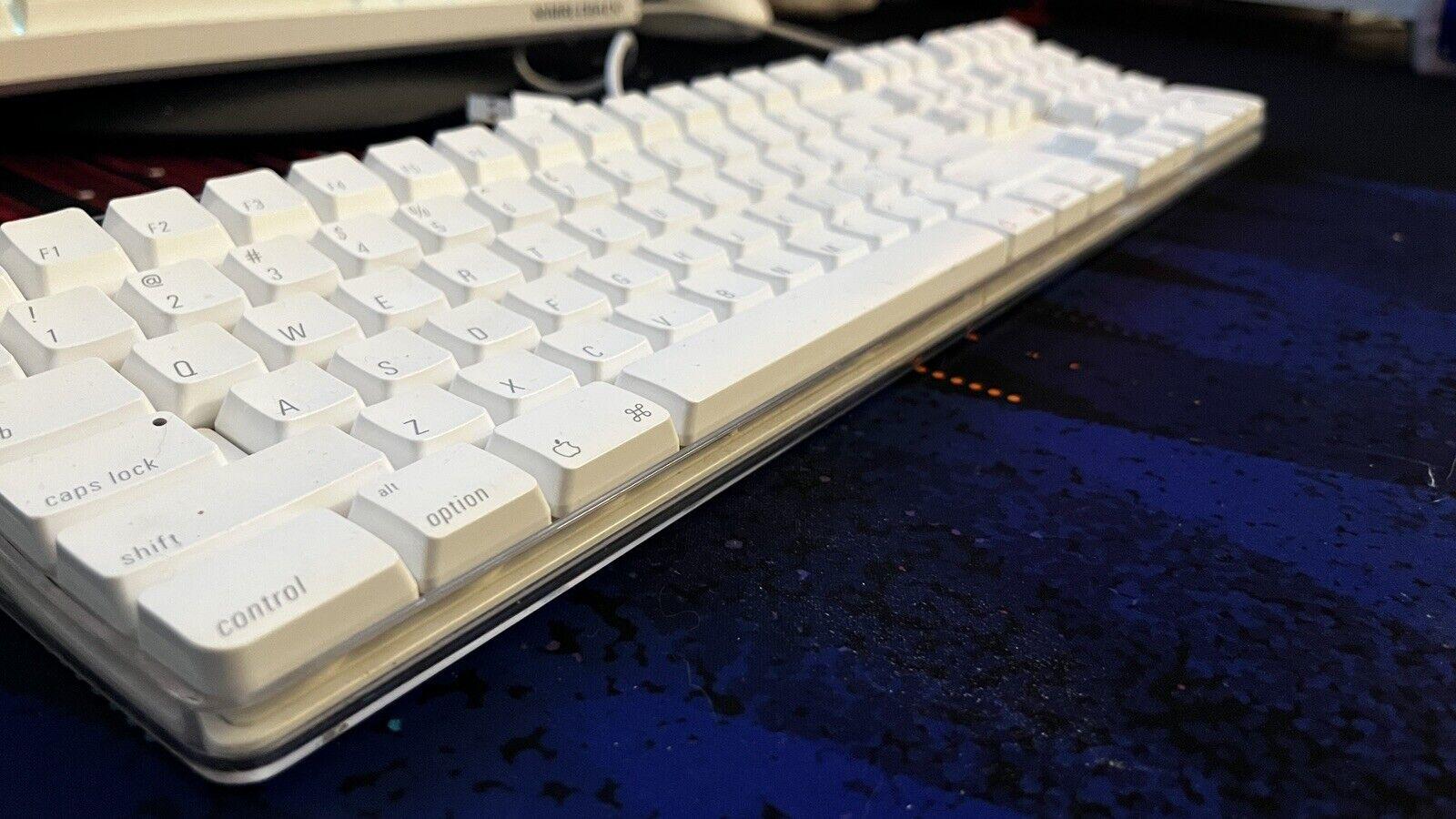 Apple OEM Wired Dual USB Keyboard Model A1048 White 2003 Tested and Working