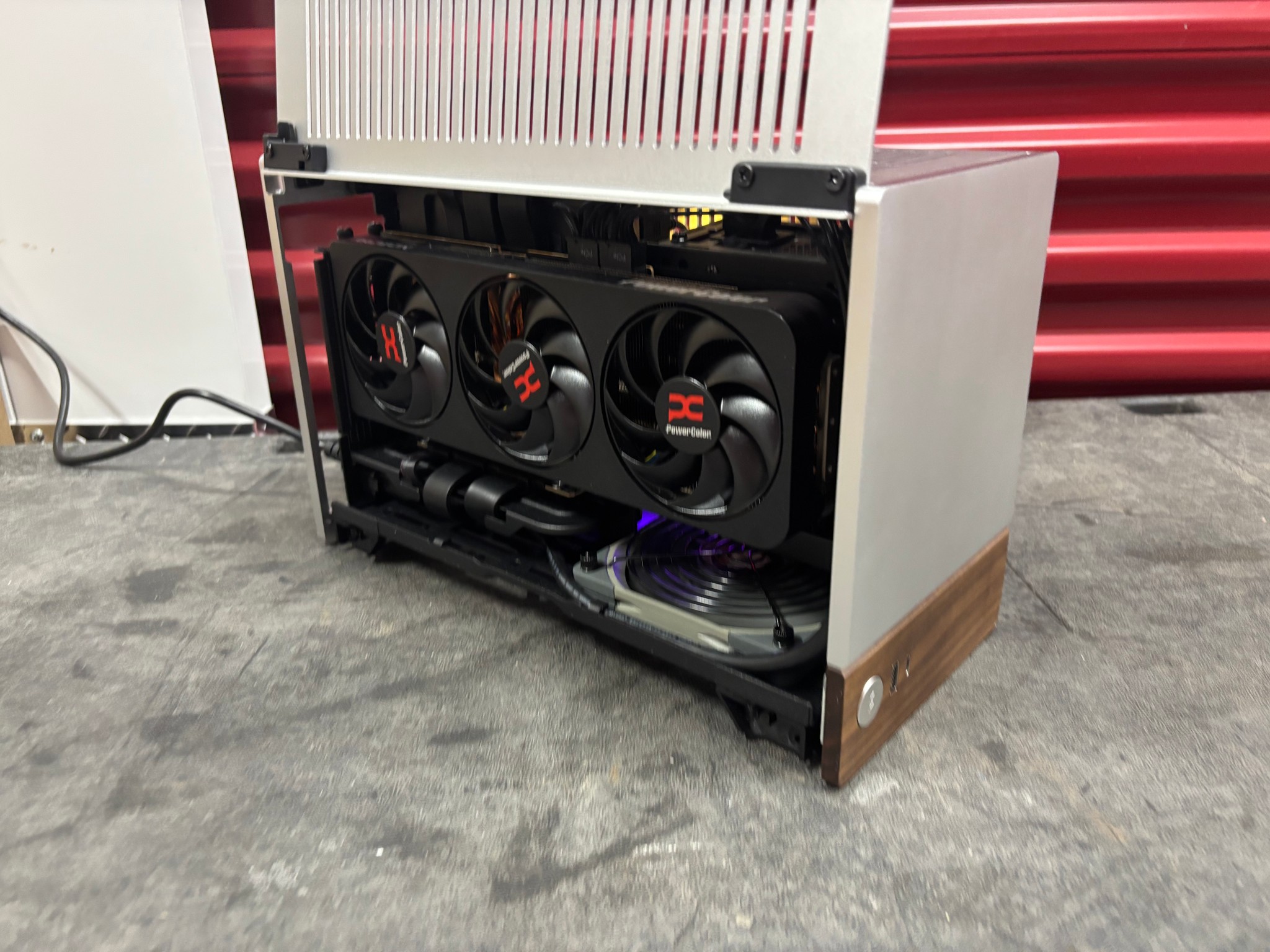 Silver Terra gaming ITX - 7600x3d 9070xt 32gb ddr5 2tb ssd